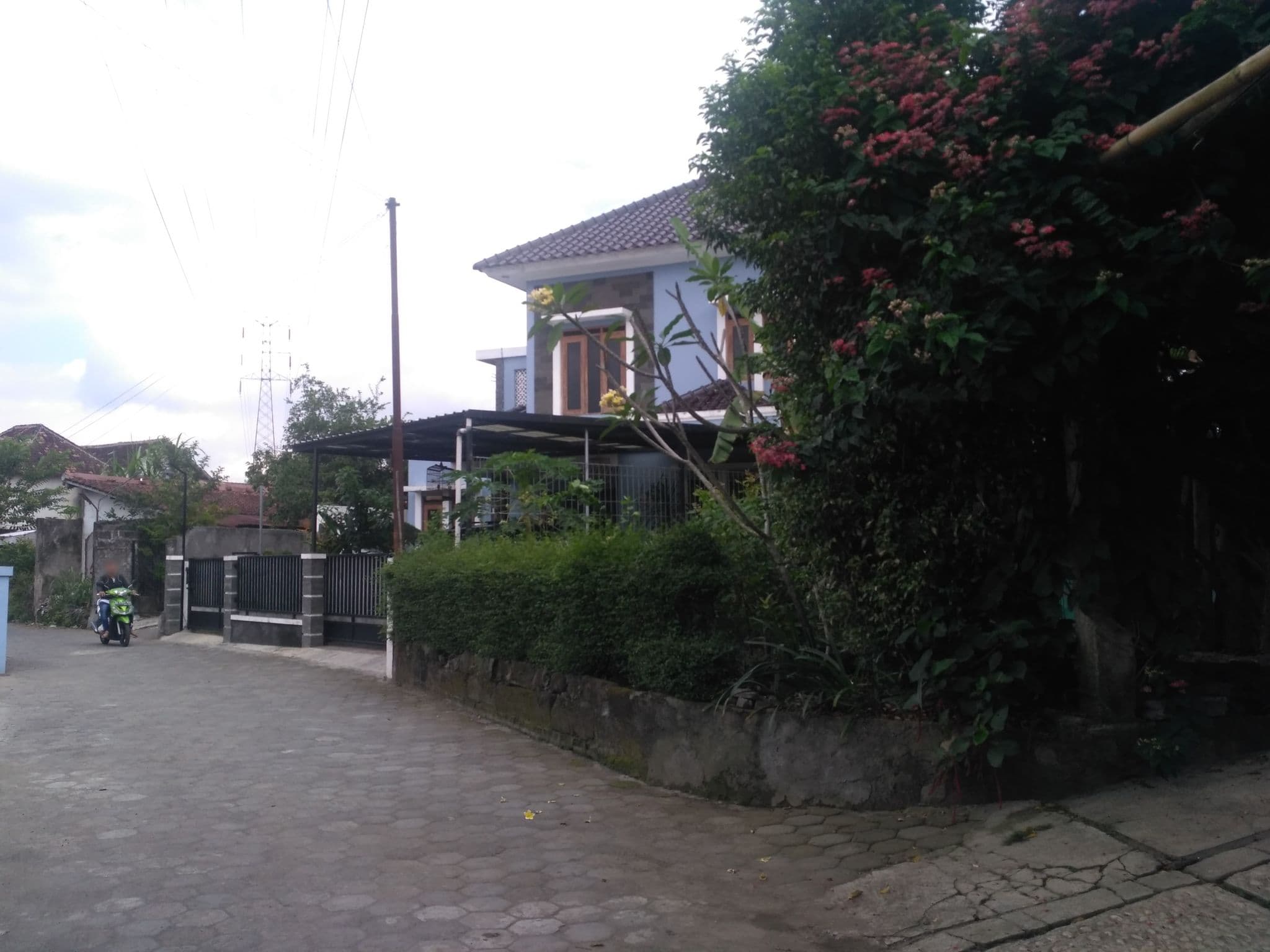 Street view near Kost Pak Rodjikin, Melati