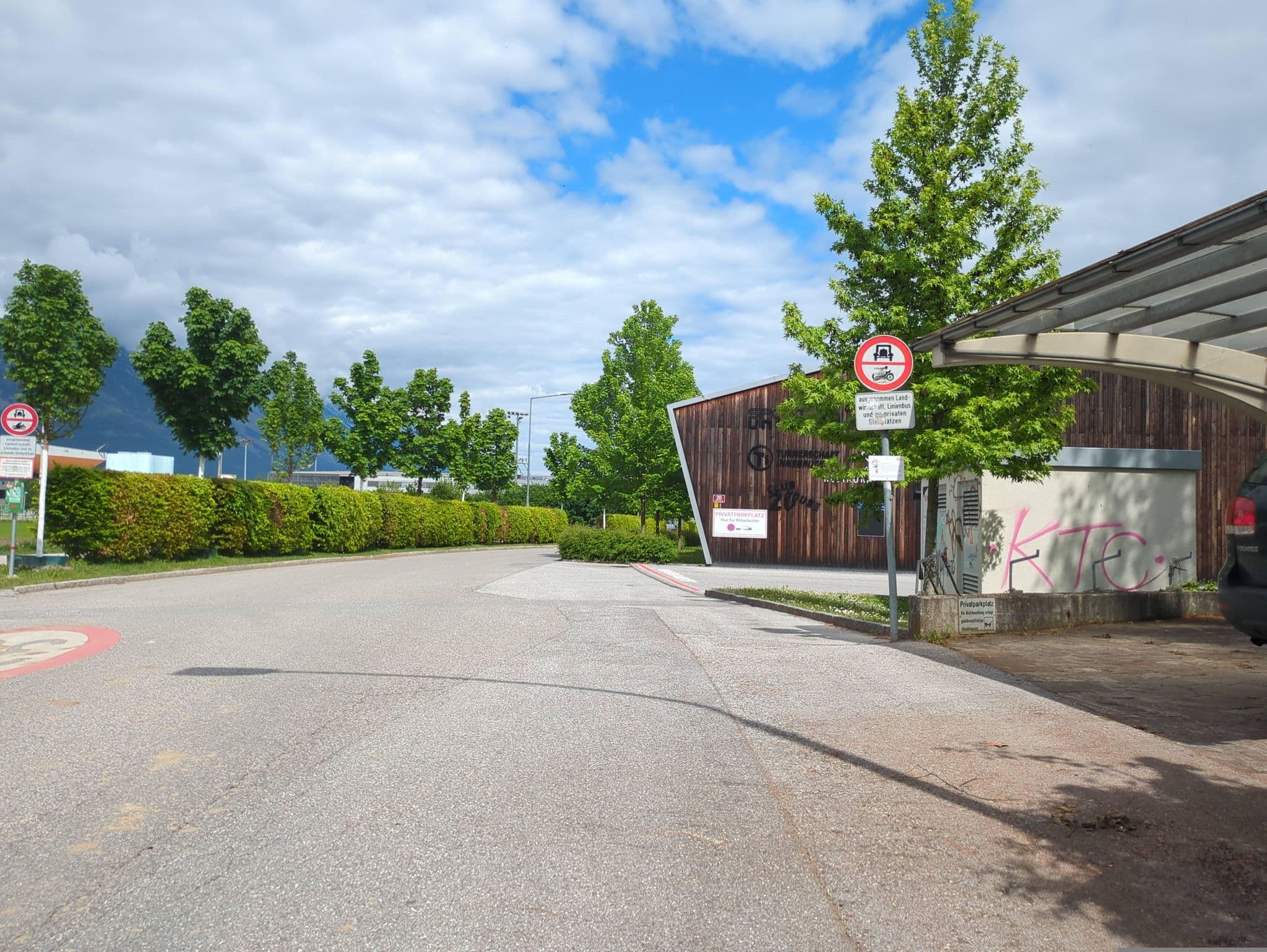 Street view near Appartementhaus Reininger Rustica, Amras — © Innsbruck_barrierefrei (CC BY-SA · Mapillary)