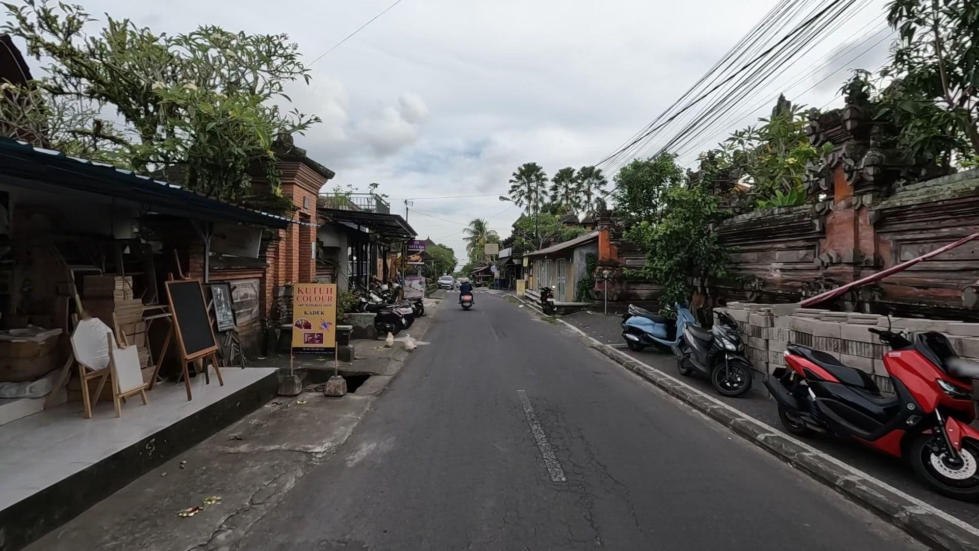 Street view near The Bali Shanti, Ubud