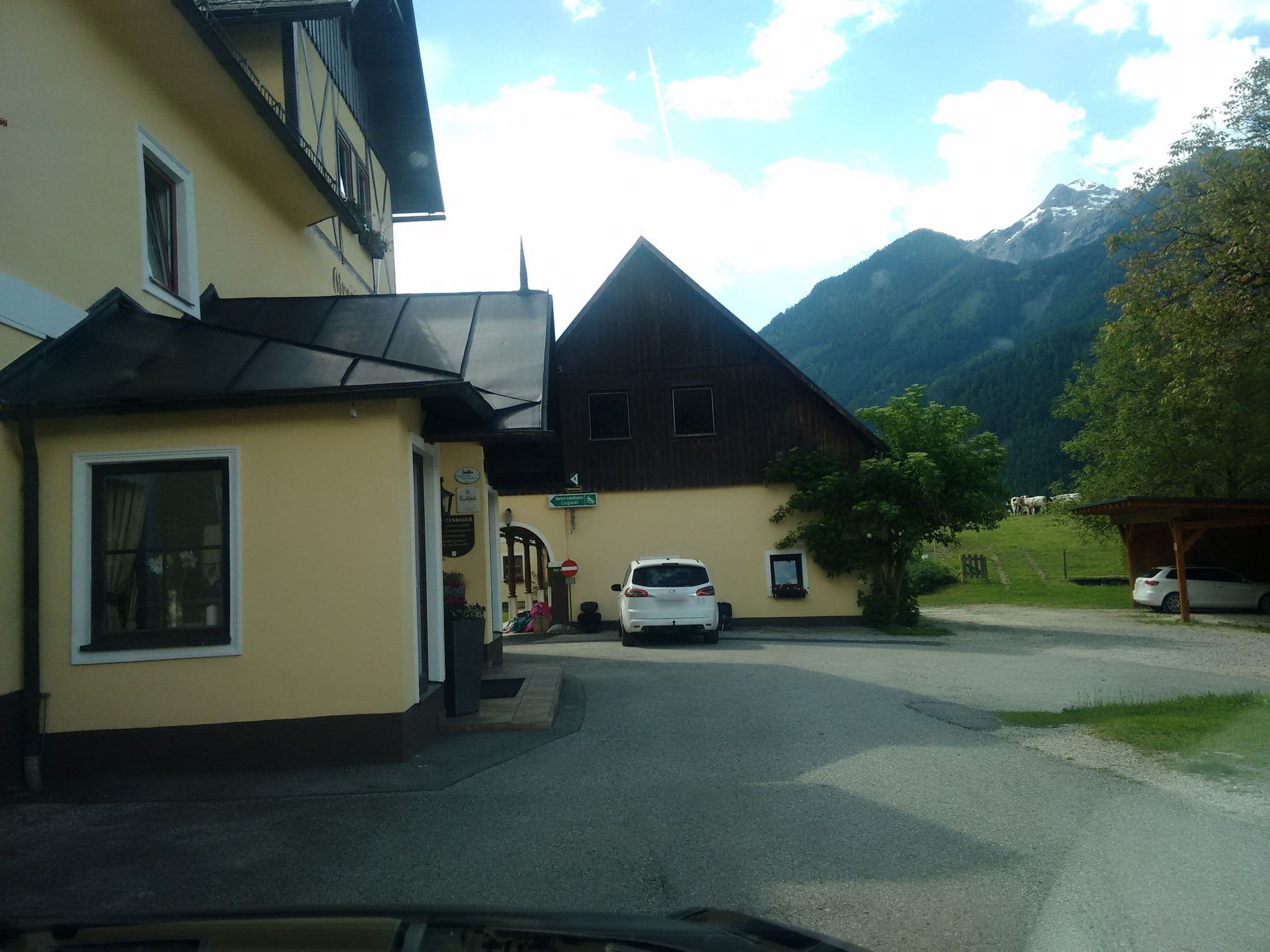 Street view near Landhotel Gressenbauer, Windischgarsten — © gzin (CC BY-SA · Mapillary)
