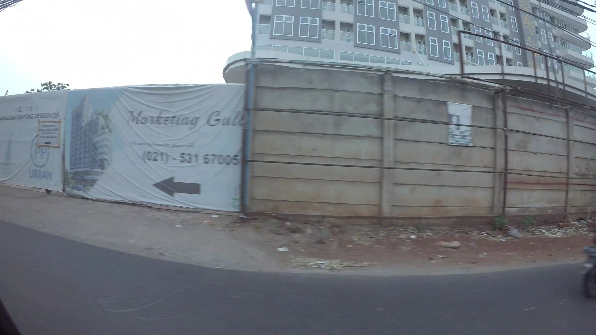 Street view near Escotel Amazana, Ciputat — © kaart_2 (CC BY-SA · Mapillary)