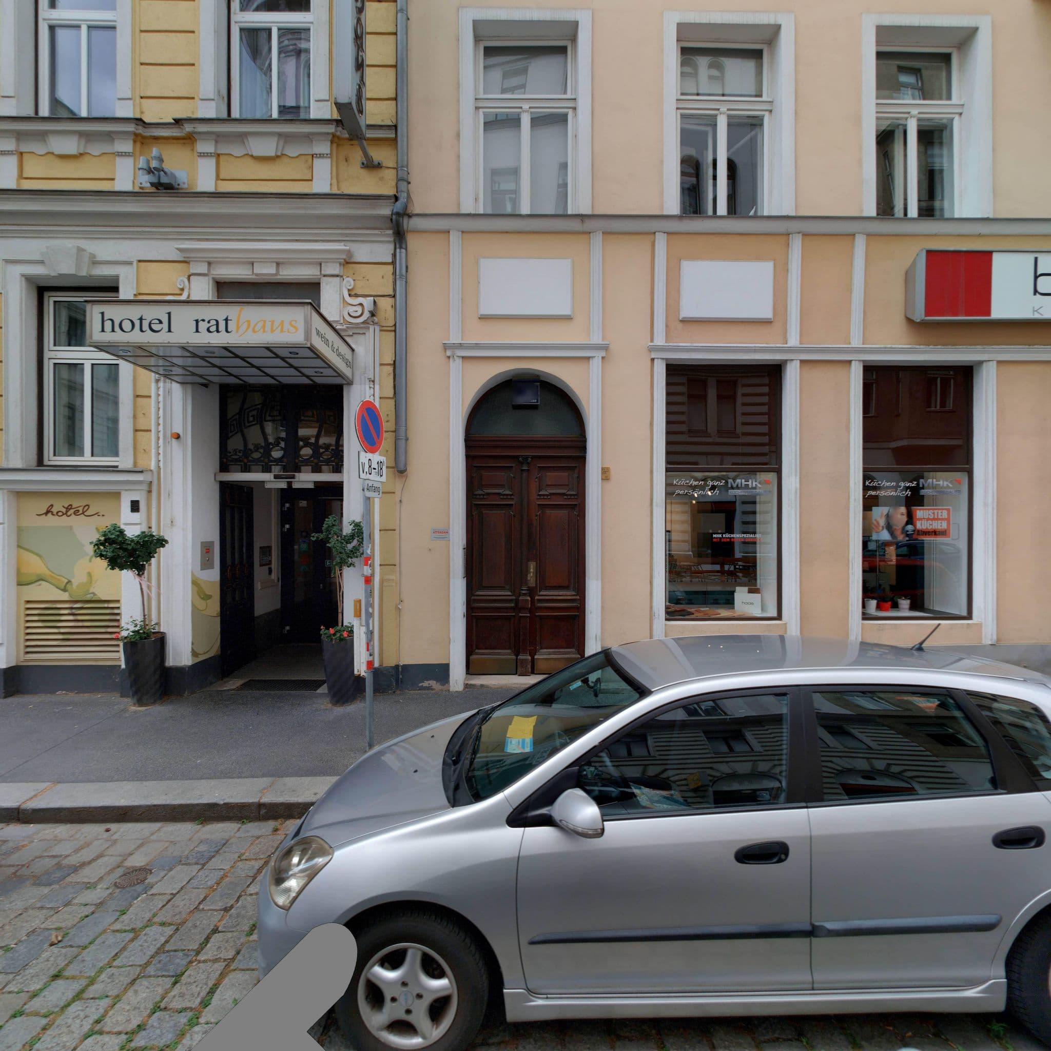 Street view near Hotel Rathaus, Neubau — © eliasgander (CC BY-SA · Mapillary)