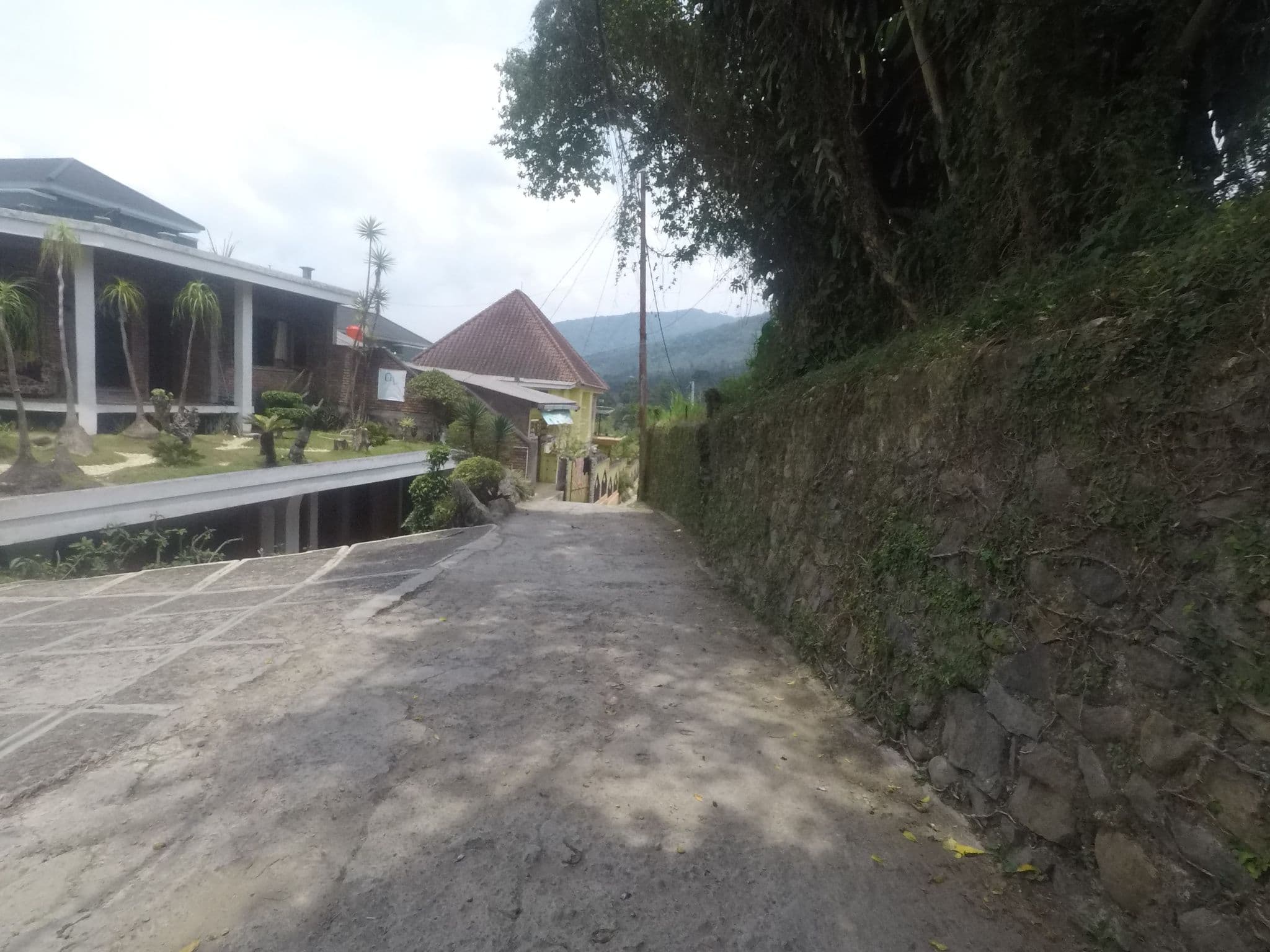 Street view near منتجع WaHa Resort, Caringin — © hannurahosea (CC BY-SA · Mapillary)