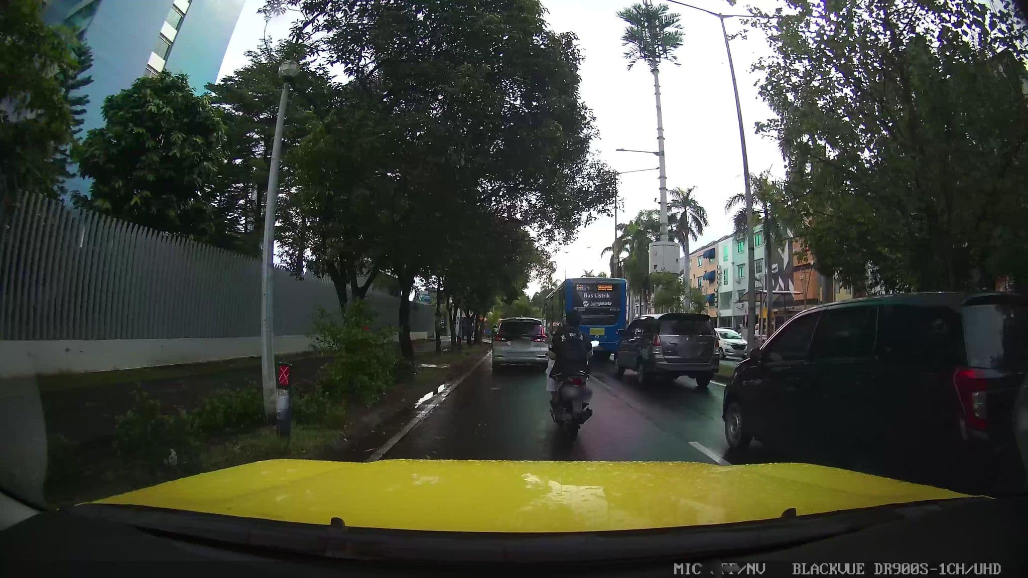 Street view near Holiday Inn Express, Jakarta — © Kaart---FRONT (CC BY-SA · Mapillary)