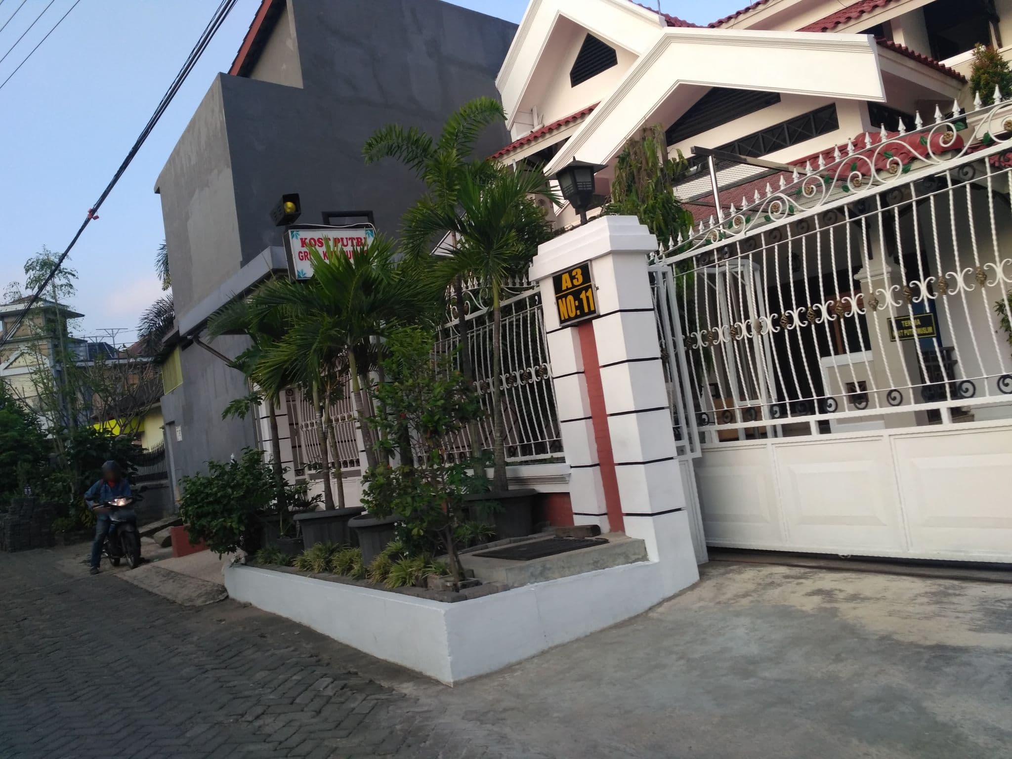 Street view near Kost Putri Griya Khoirunnisa, Melati