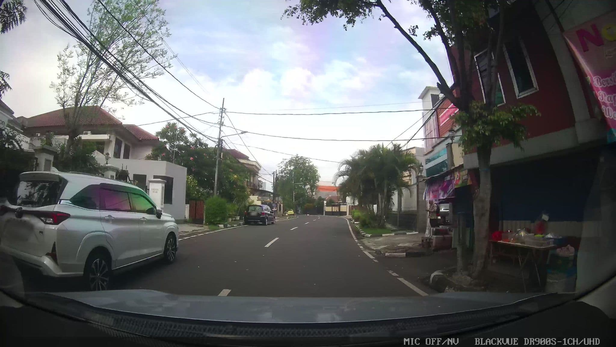 Street view near D'Paseban RedDoorz, Jakarta — © Kaart---FRONT (CC BY-SA · Mapillary)