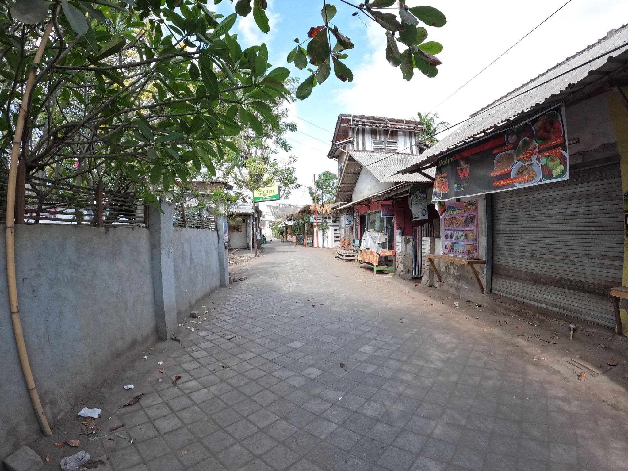Street view near Woodstock Gili – Garden Bungalows, Gili Trawangan — © lucomsky (CC BY-SA · Mapillary)