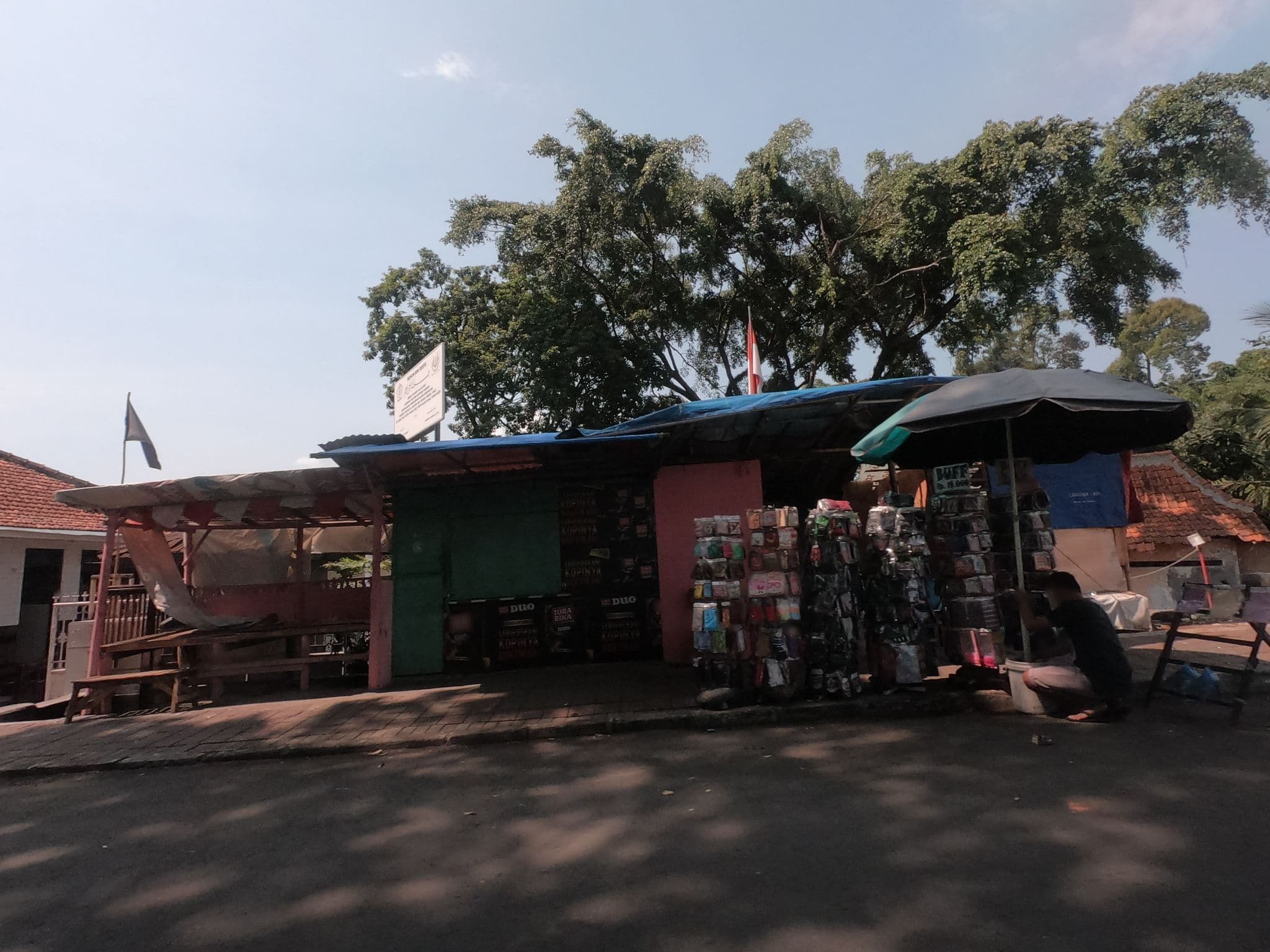 Street view near Penginapan Gandasari, Bogor — © rsnaru (CC BY-SA · Mapillary)
