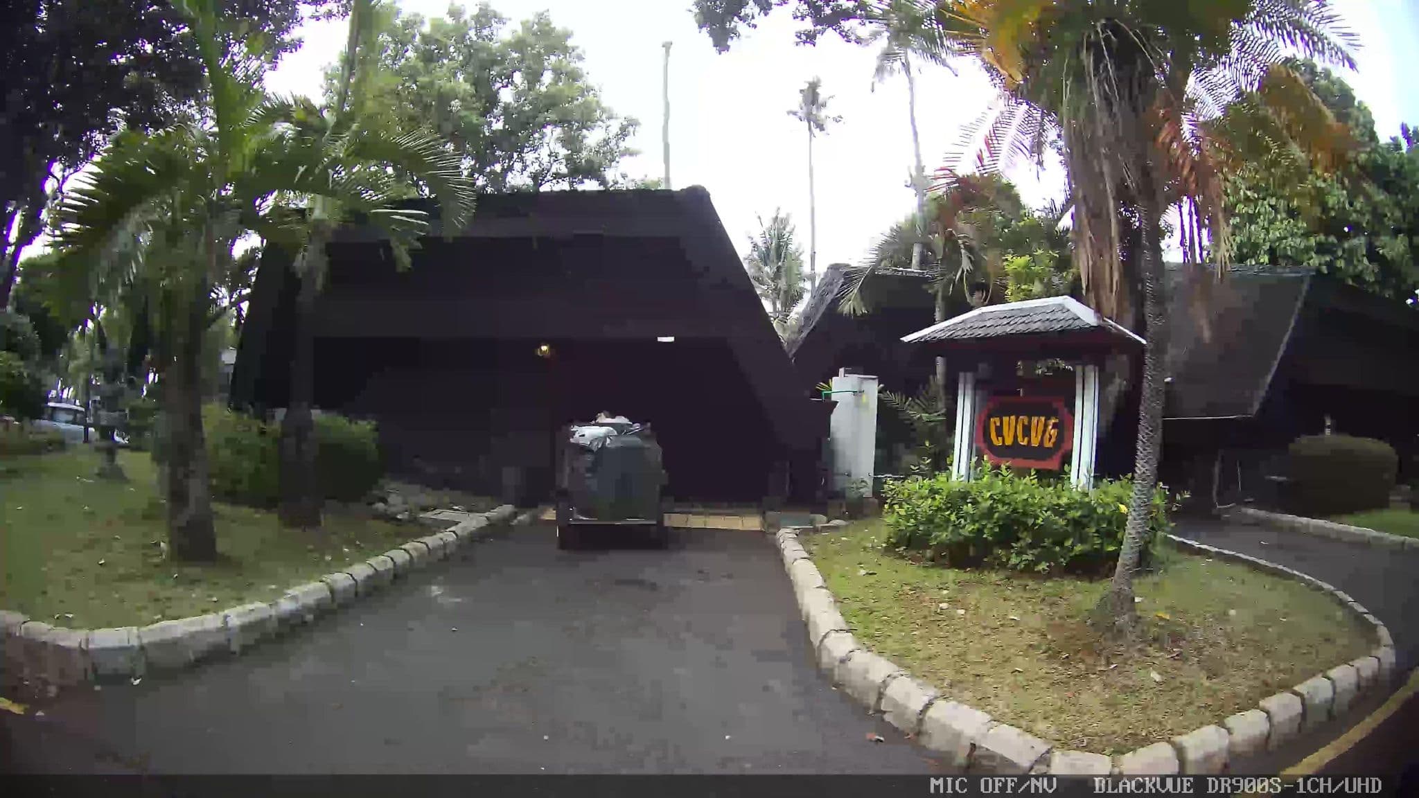 Street view near Cucut, Jakarta — © Kaart---LEFT (CC BY-SA · Mapillary)