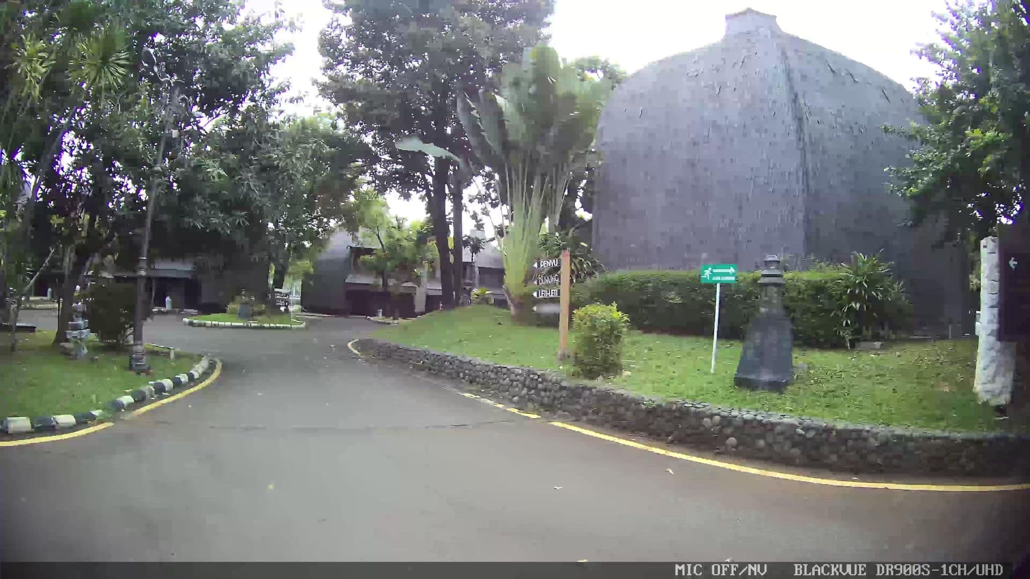 Street view near Kakap, Jakarta — © Kaart---LEFT (CC BY-SA · Mapillary)