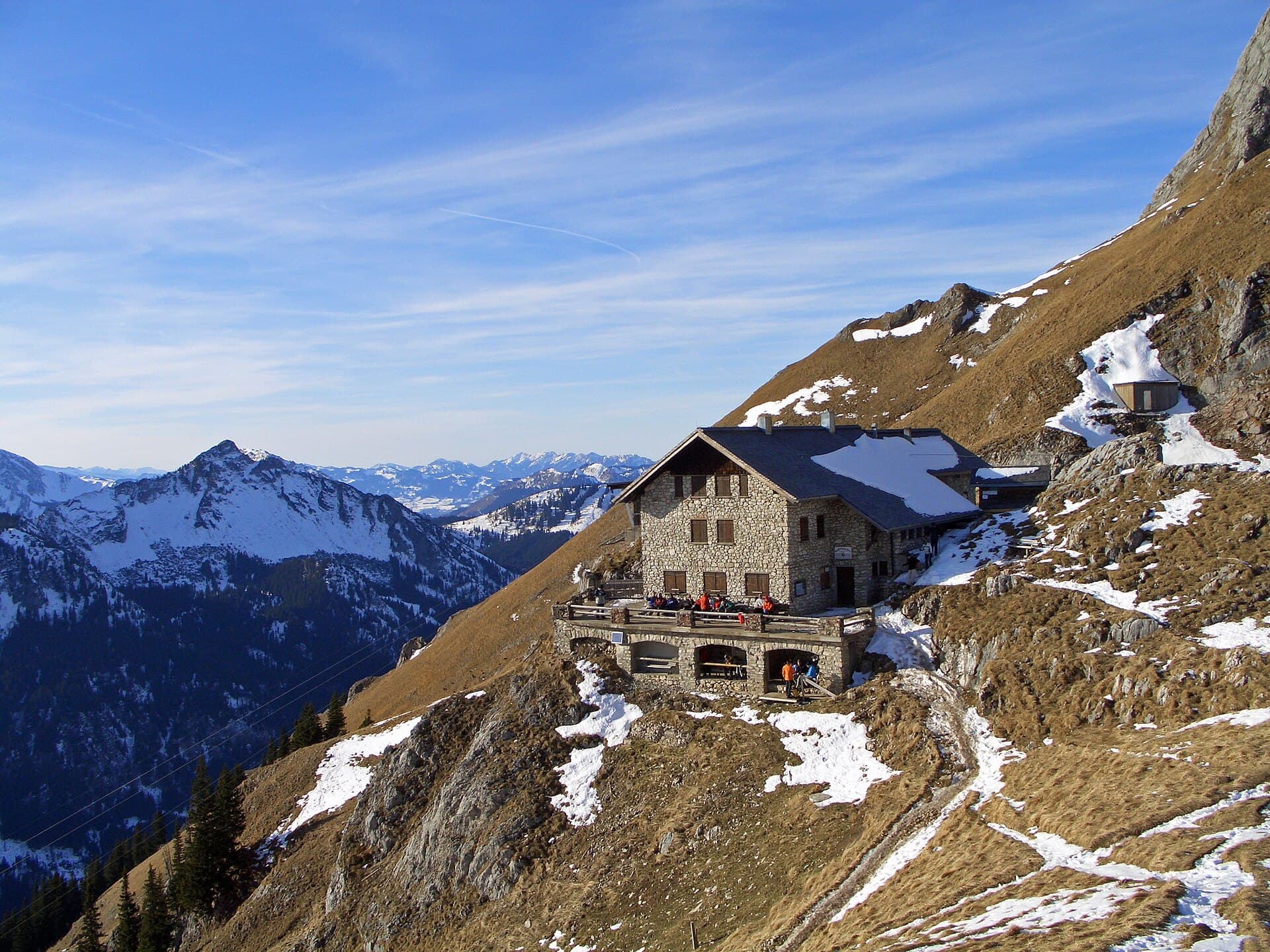 Bad Kissinger Hütte (via Wikimedia Commons, CC BY-SA 3.0)