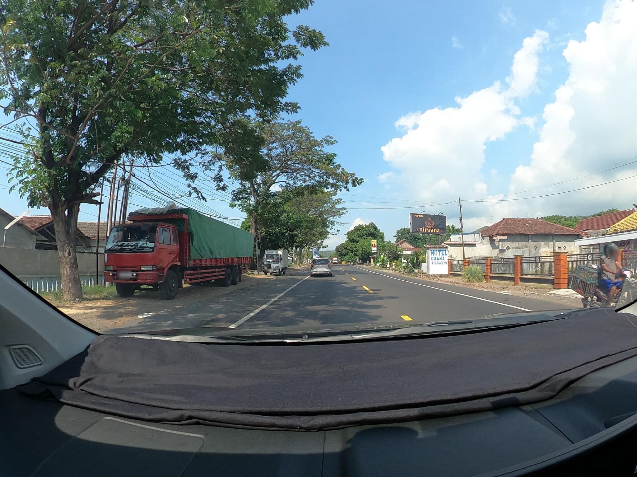 Street view near Hotel Graha Nirwana, Besuki — © Kaart_Local (CC BY-SA · Mapillary)