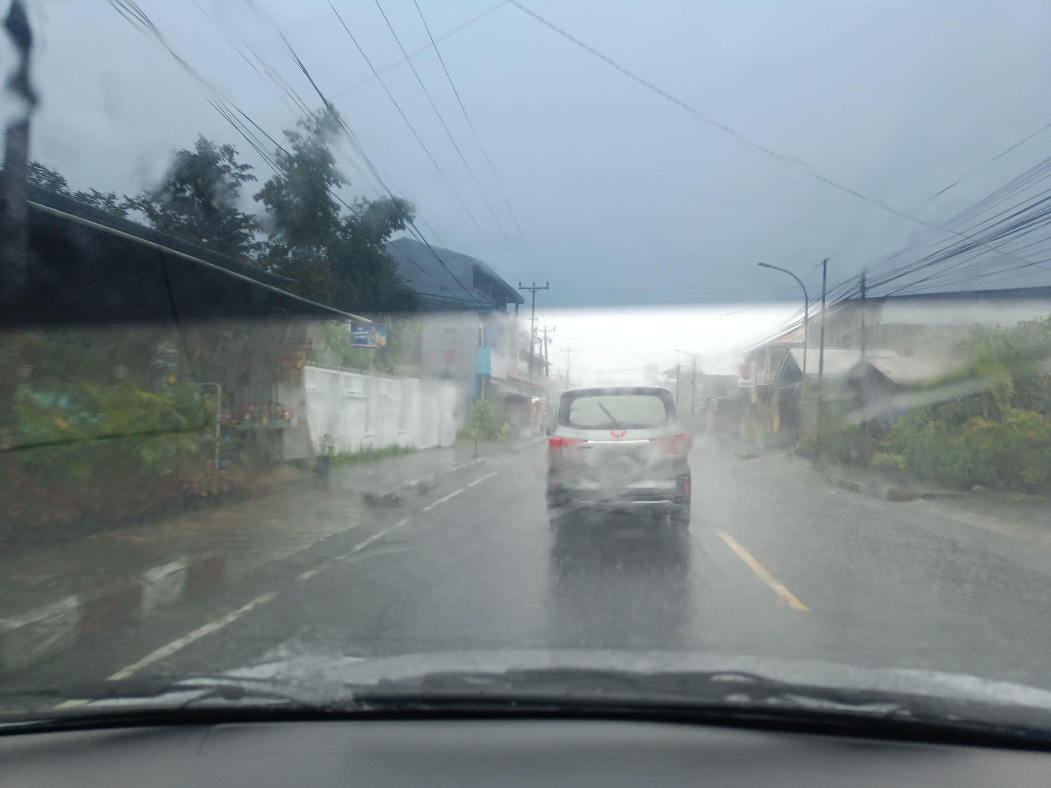 Street view near Palmtree Cottage & Restaurant, Tomohon — © hen0ch (CC BY-SA · Mapillary)