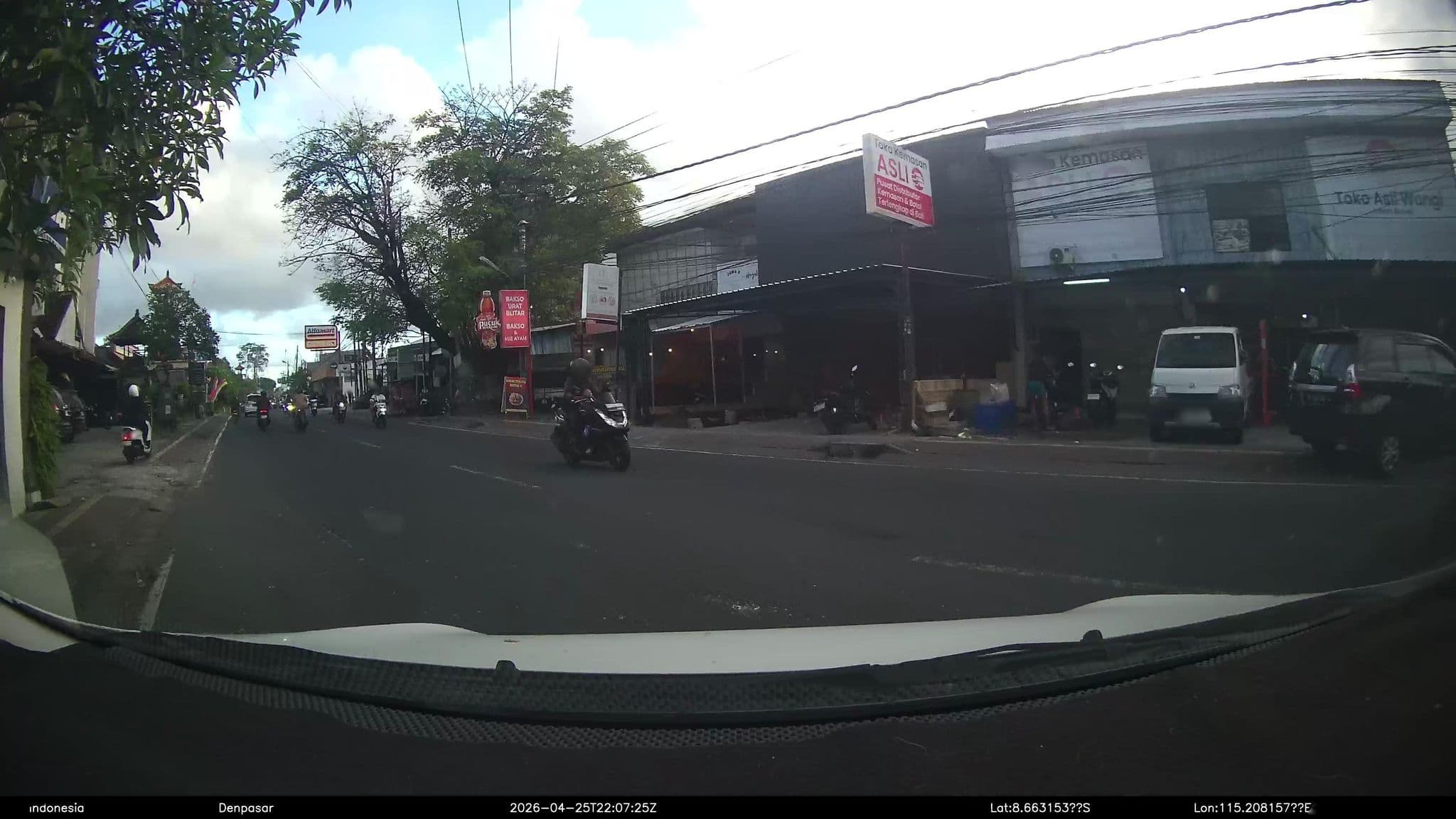 Street view near Hotel Taman Suci, Denpasar — © Kaart---FRONT (CC BY-SA · Mapillary)