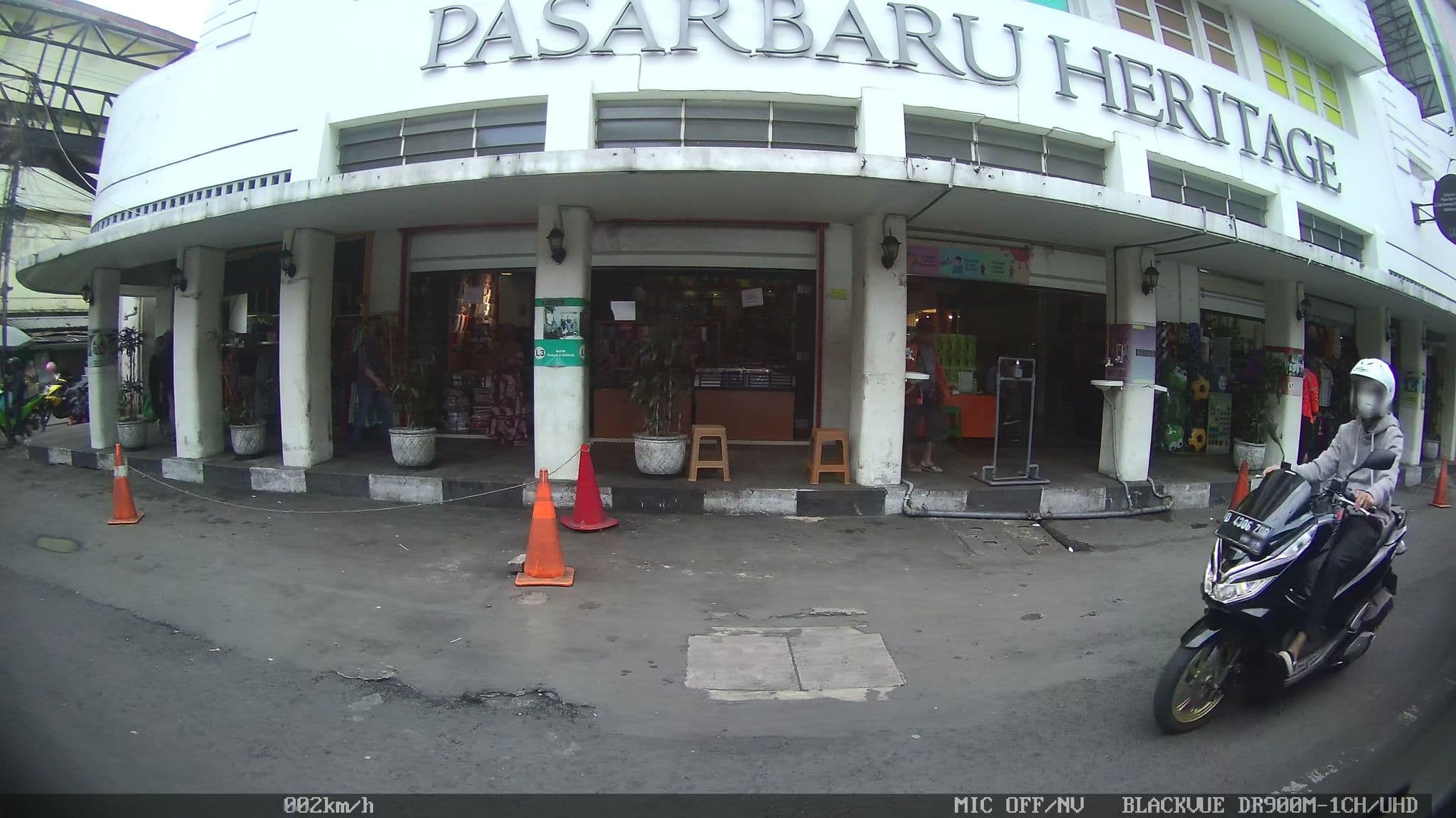 Street view near Hotel Pasar Baru Heritage Bandung, Bandung — © kaart_2 (CC BY-SA · Mapillary)