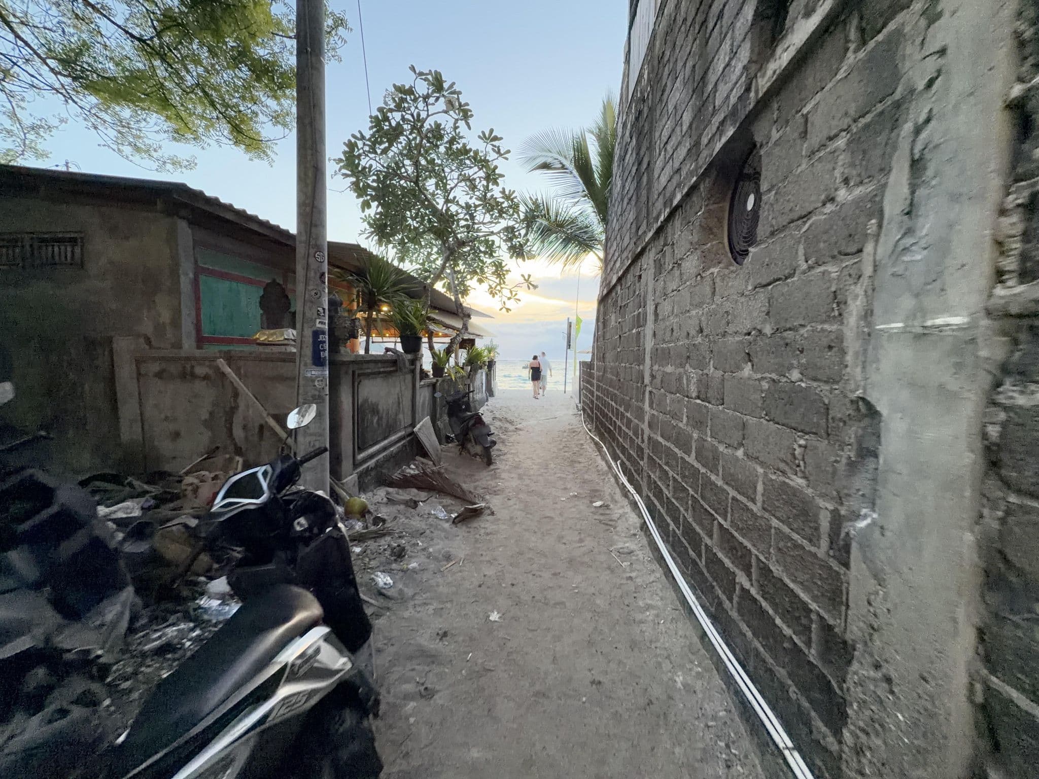 Street view near Pondok Baruna Beach, Klungkung