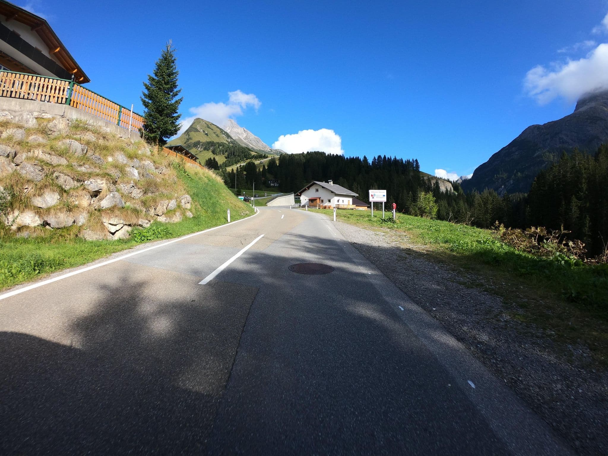 Street view near Bergspitz Luxury Apartments, Lech — © joostjakob (CC BY-SA · Mapillary)