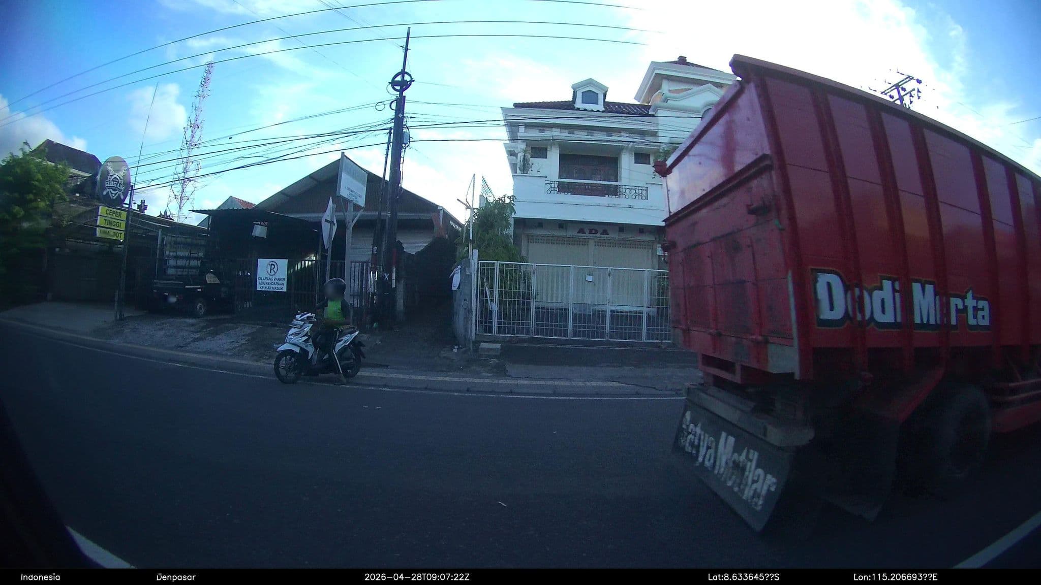 Street view near Hotel Warta Sari, Denpasar