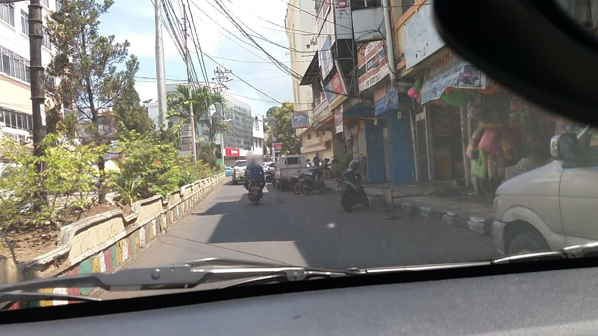 Street view near Manado Plaza Hotel, Manado