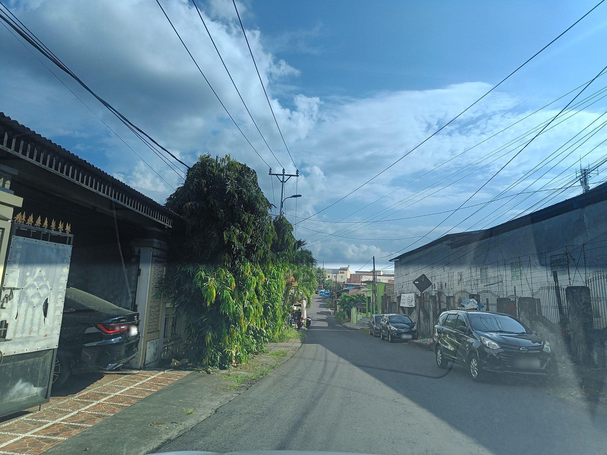 Street view near Penginapan, Manado