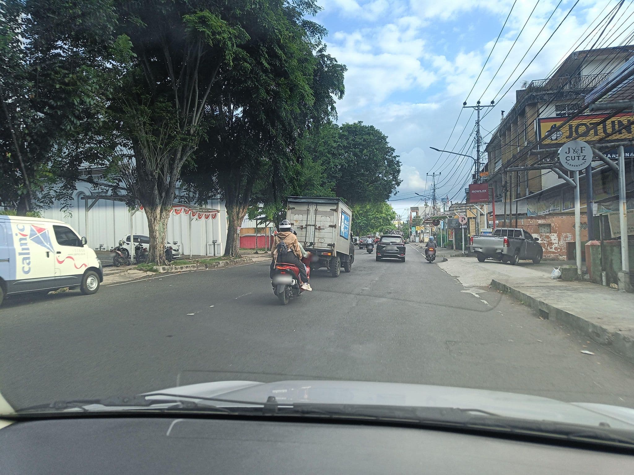 Street view near Hotel Minahasa, Manado