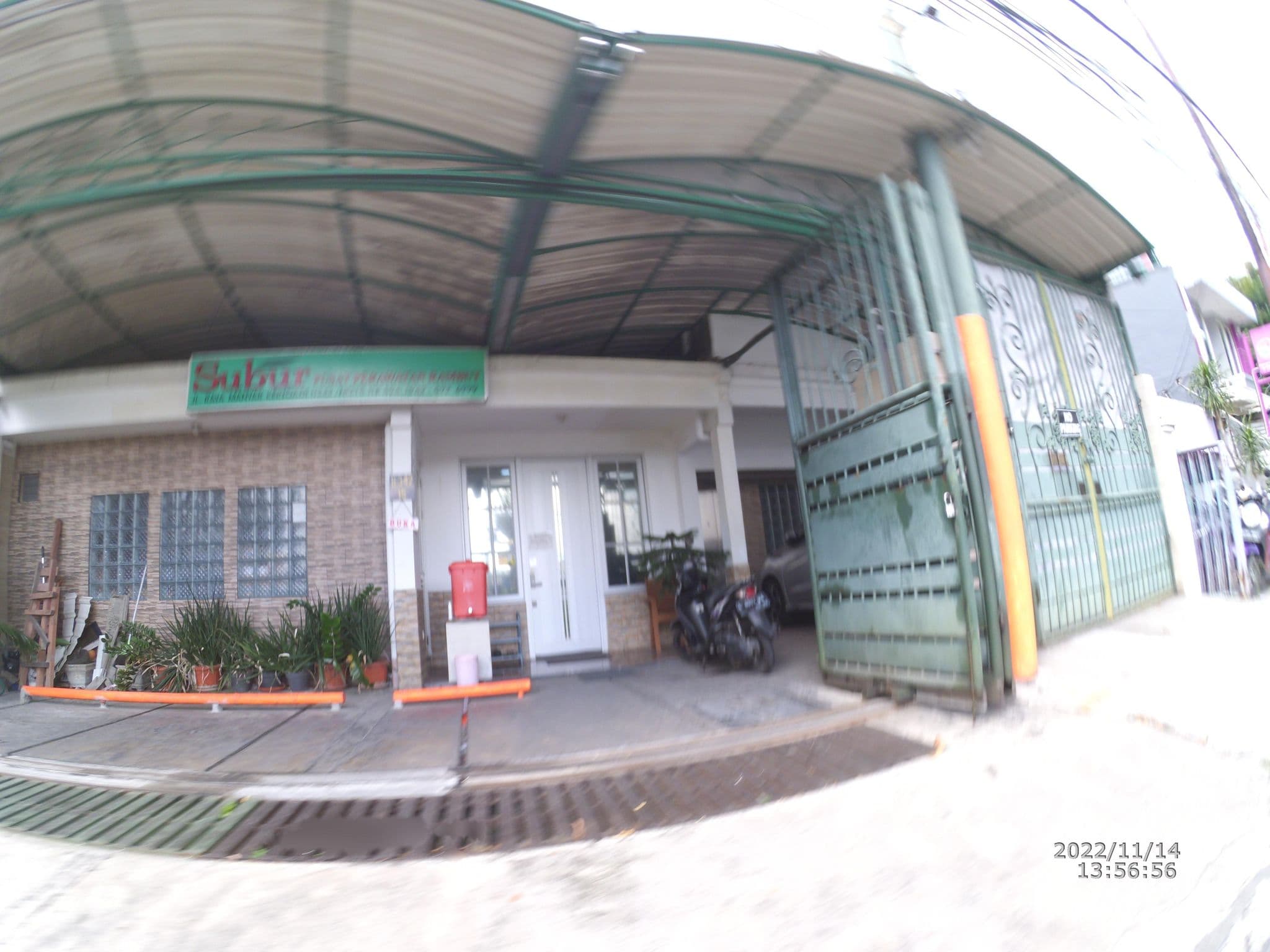 Street view near OYO 221 Pratisarawirya, Surabaya