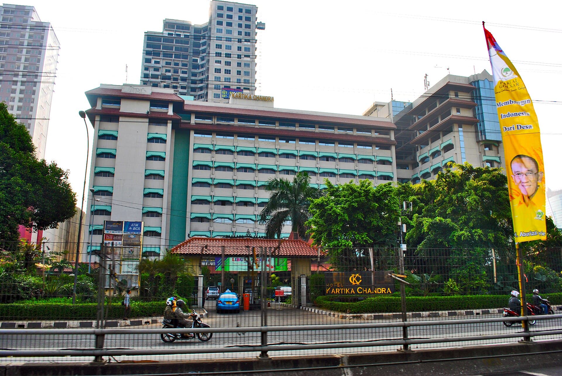 Hotel Kartika Chandra (via Wikimedia Commons, CC BY-SA 2.0)