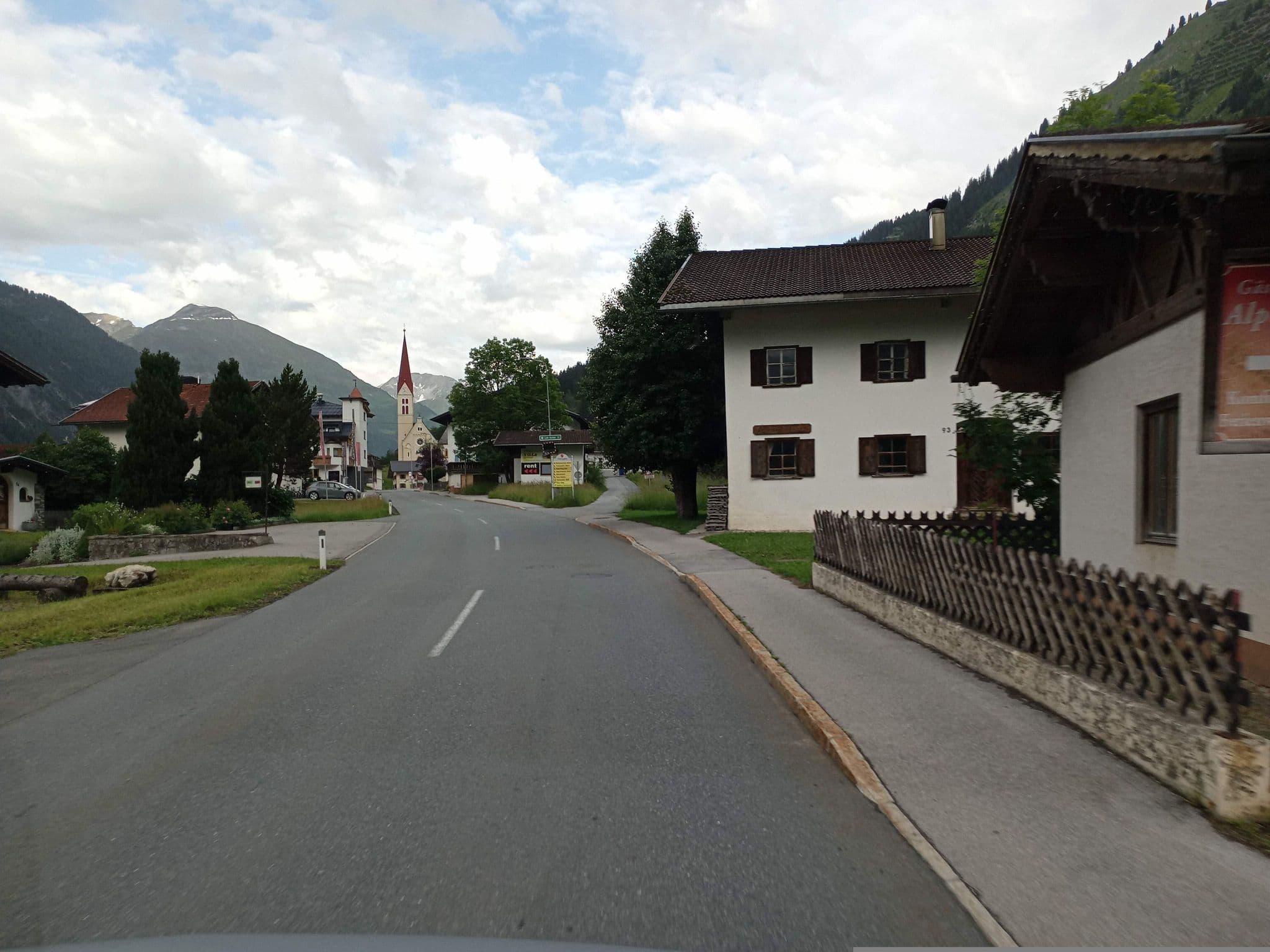 Street view near Alpenruh, Pettneu