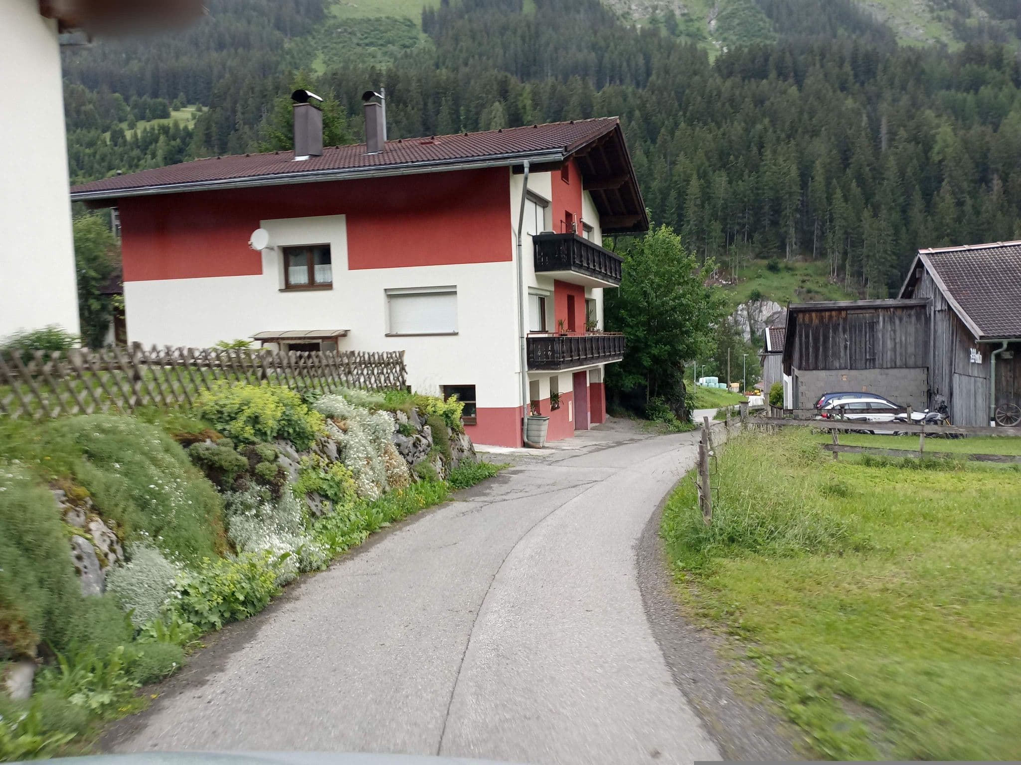 Street view near Lärchenhof, Pettneu