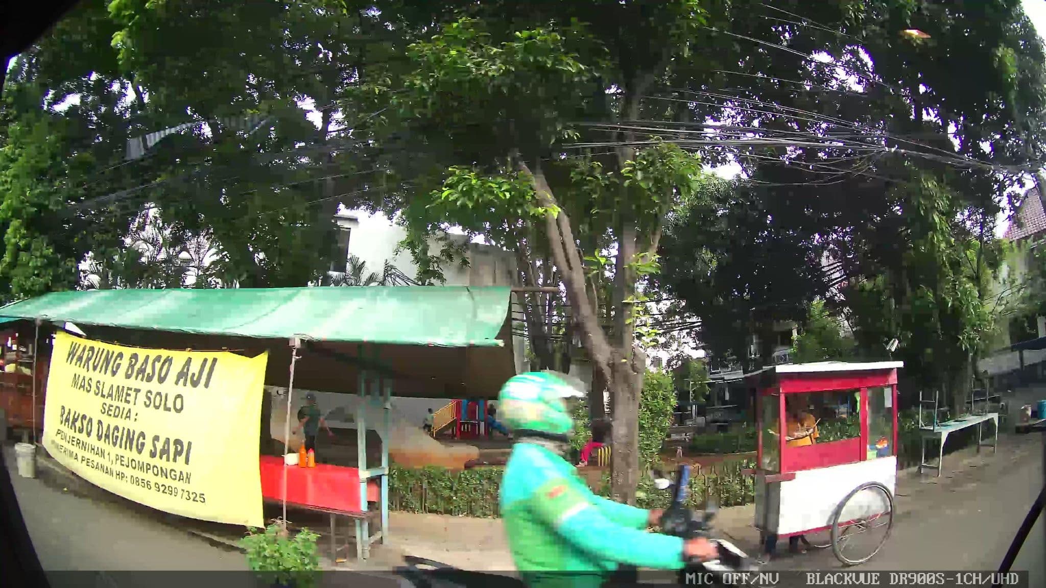 Street view near Guest House Samana Residence, Jakarta