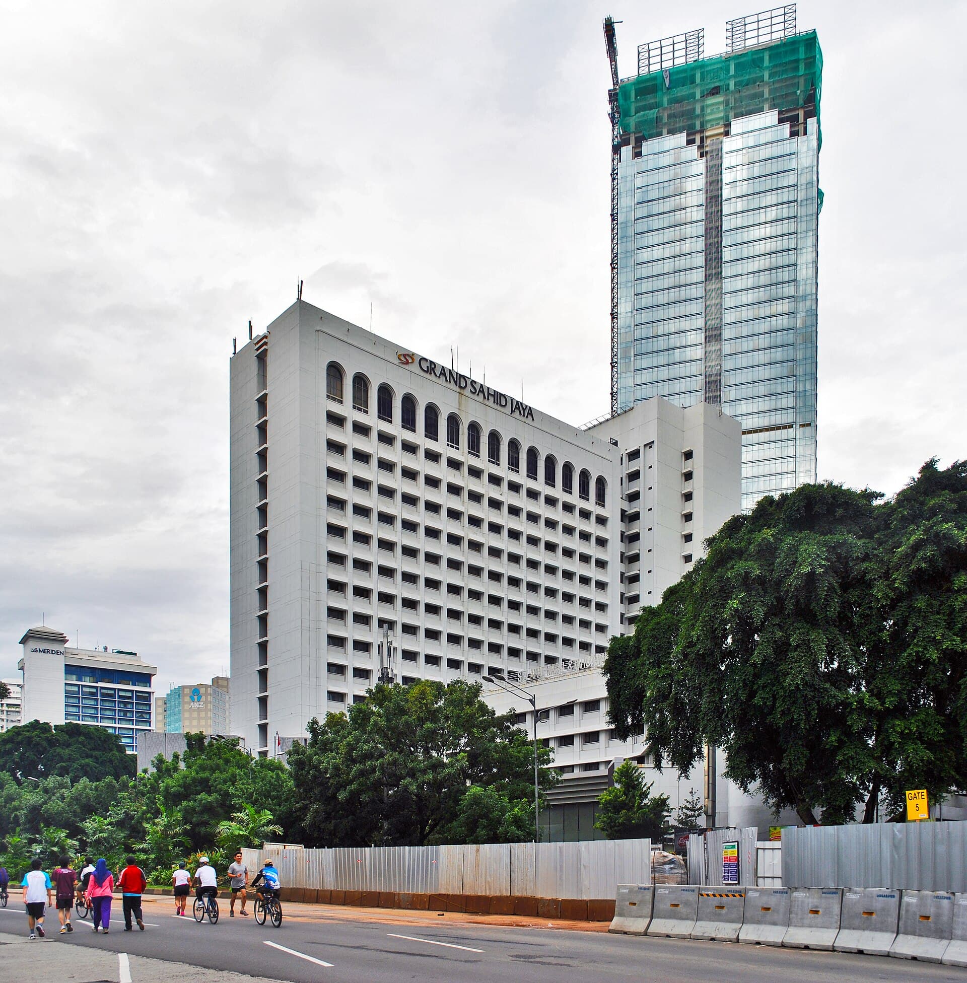 Grand Sahid Jaya (via Wikimedia Commons, CC BY-SA 3.0)