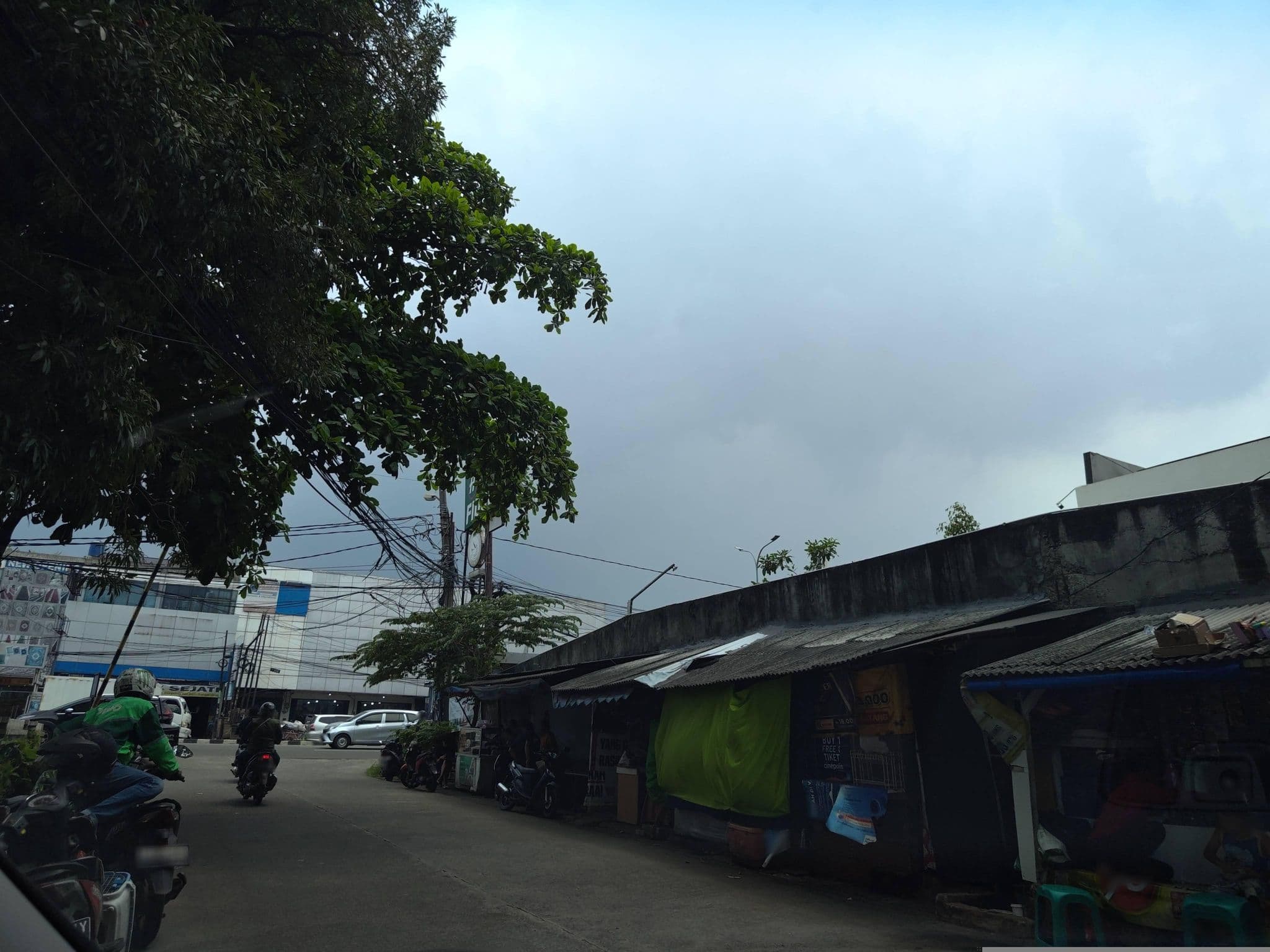 Street view near Hotel Fiducia, Ciputat — © FotoPeta (CC BY-SA · Mapillary)
