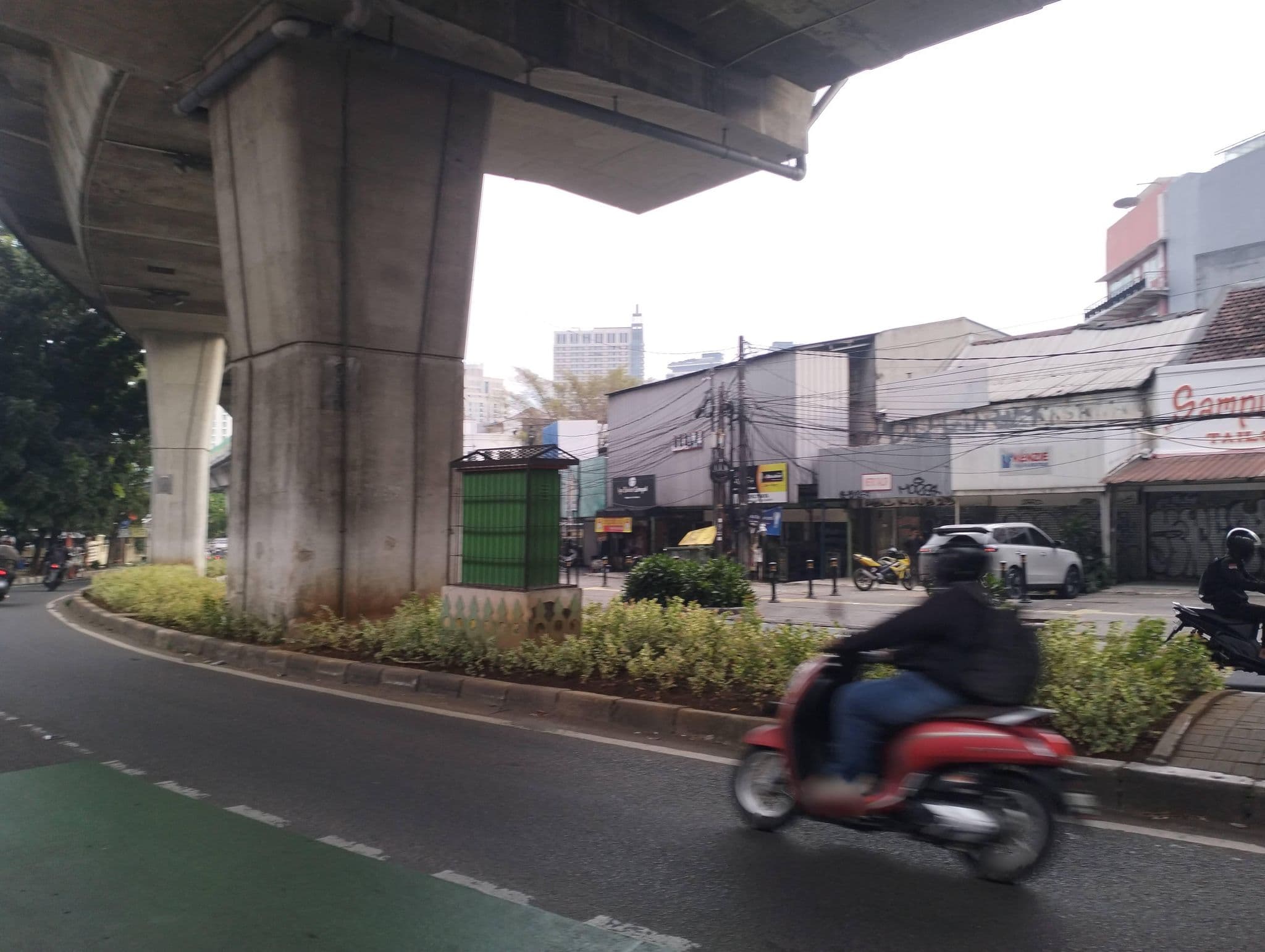 Street view near Everyday Smart Hotel Mayestik, Jakarta