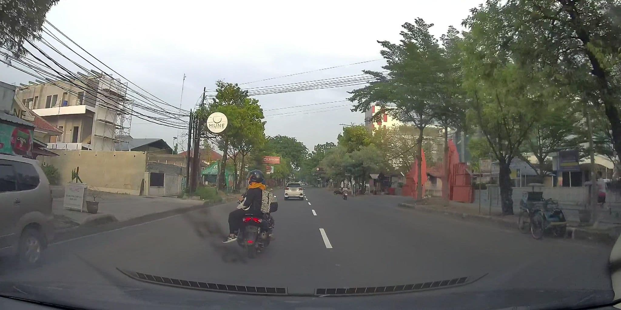 Street view near Sutan Raja Guest House, Cirebon — © ivandhfr (CC BY-SA · Mapillary)