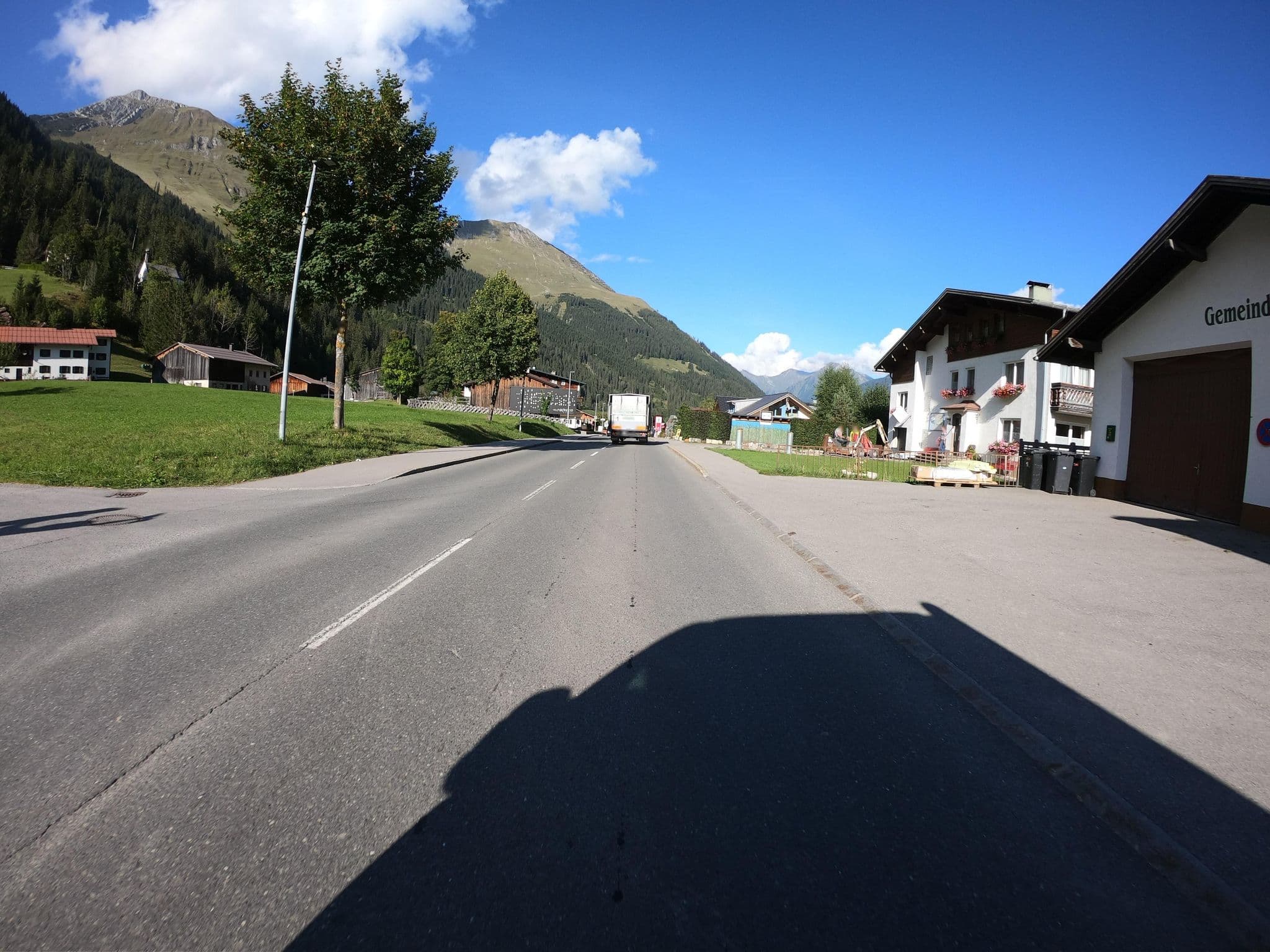 Street view near Kärle, Pettneu