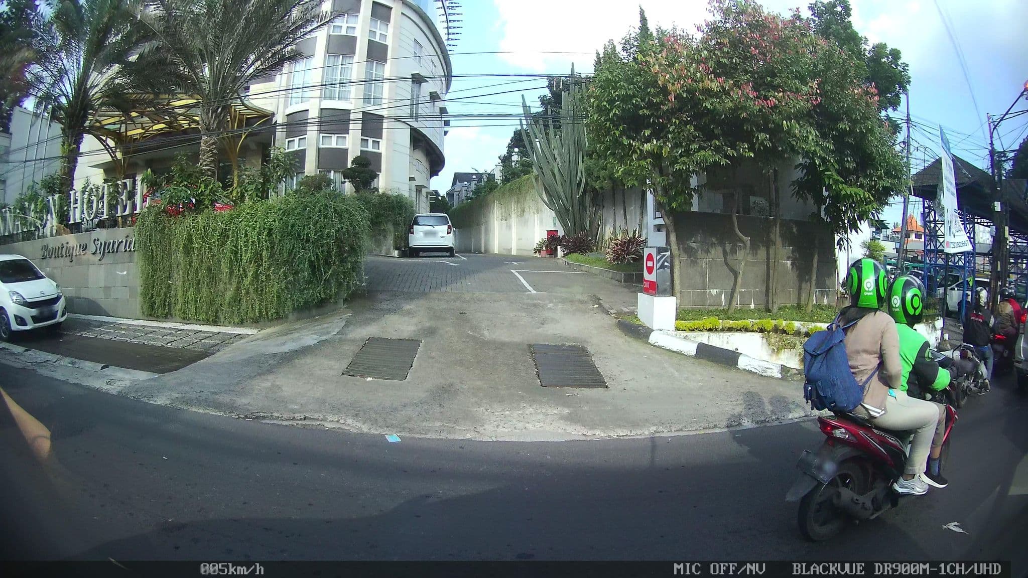 Street view near Cinnamon Hotel Boutique Syariah, Lembang — © kaart5 (CC BY-SA · Mapillary)