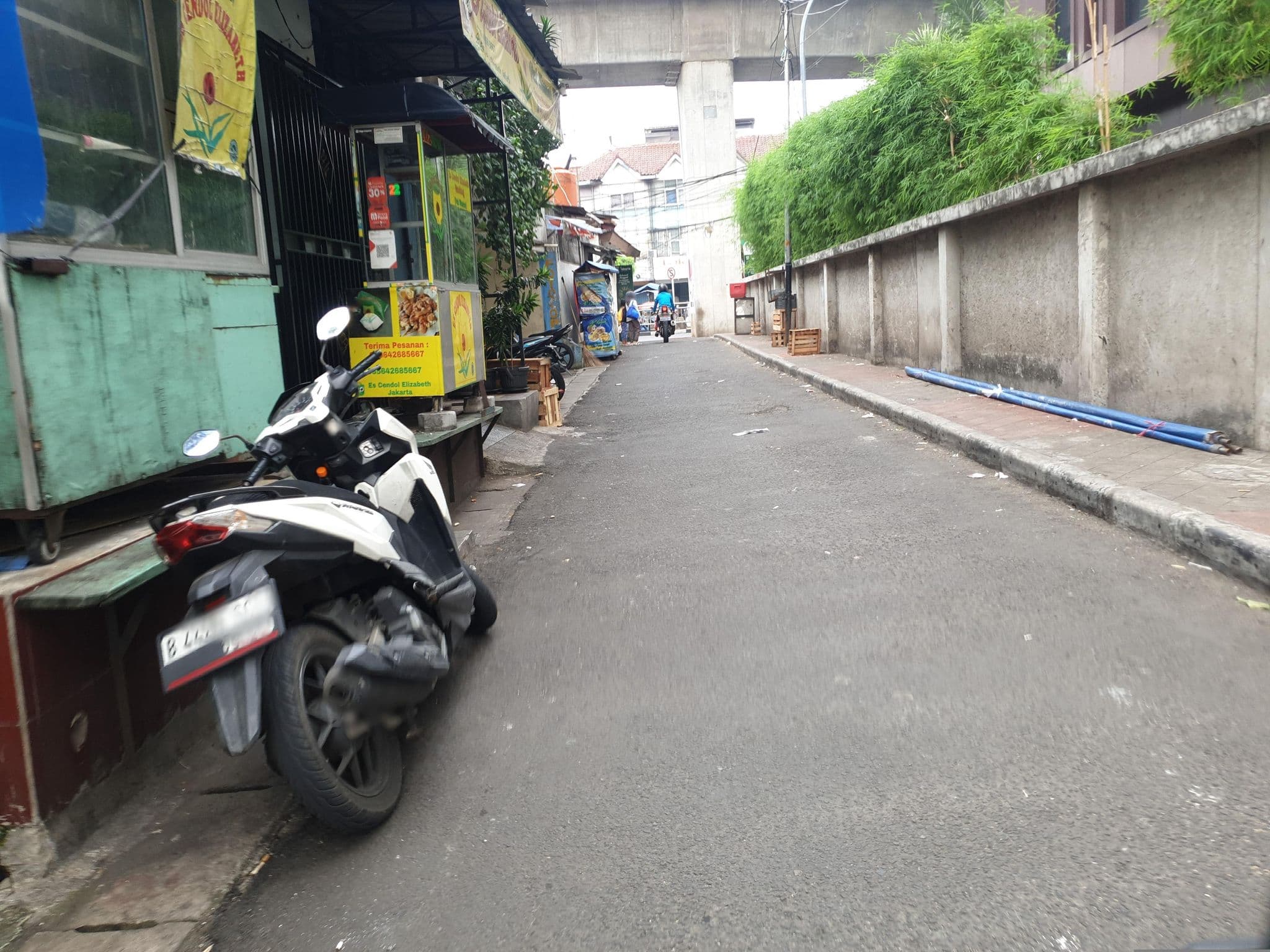Street view near Hotel NEO+ Kebayoran, Jakarta