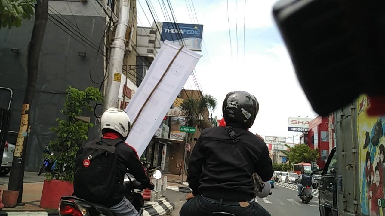 Street view near The Capsule Gajahmada, Semarang