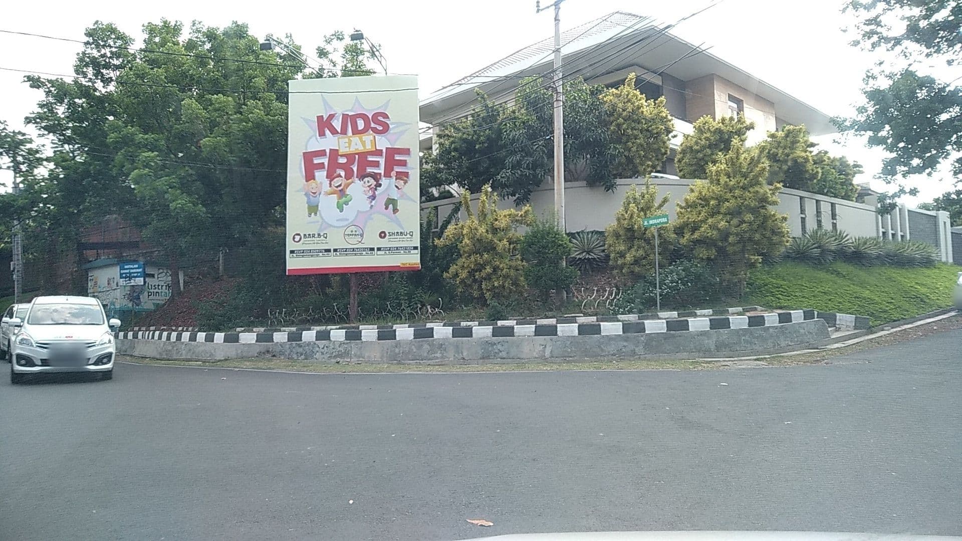 Street view near Vina House, Semarang