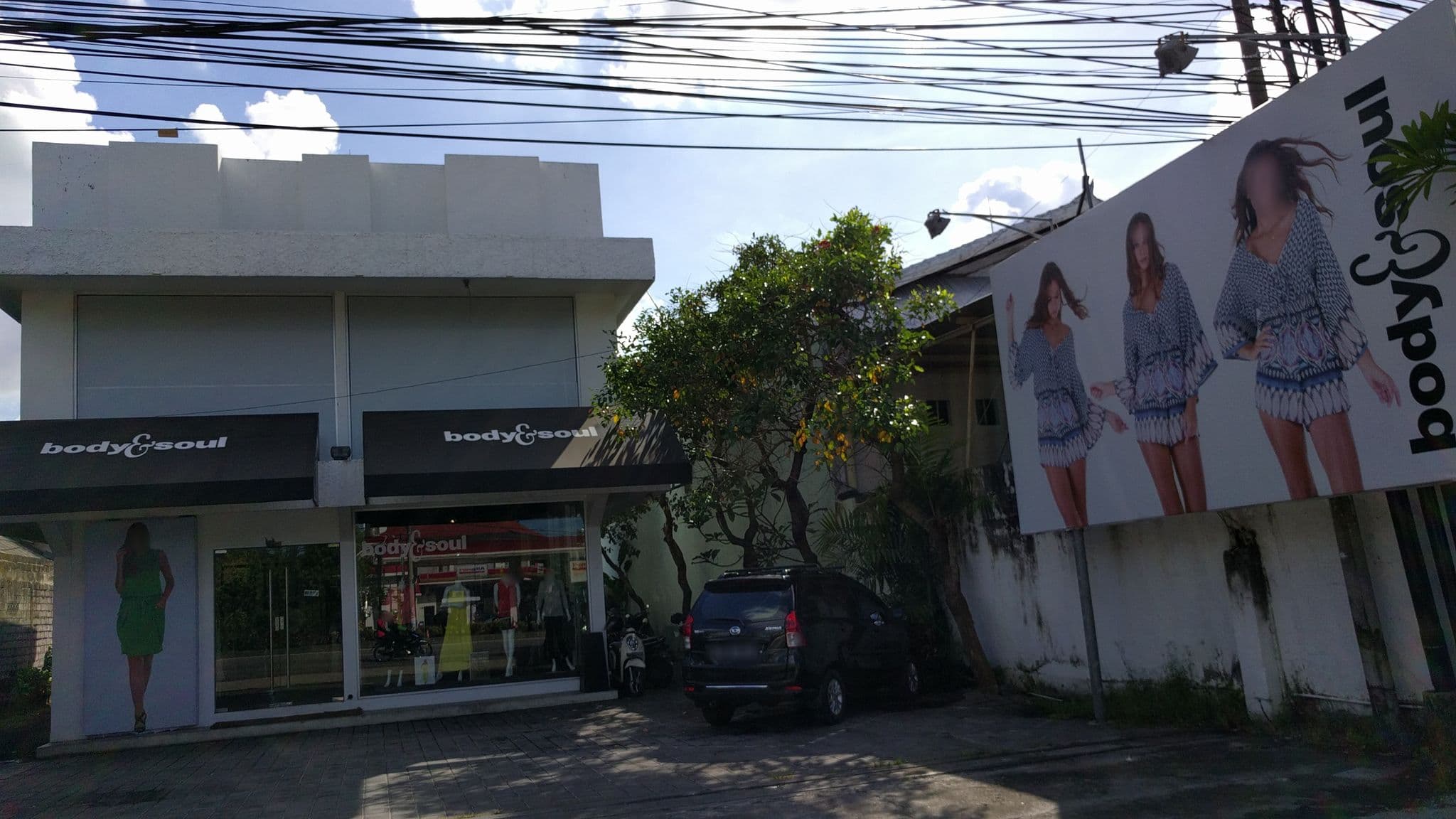 Street view near Kubu Sunset Apartments, Legian