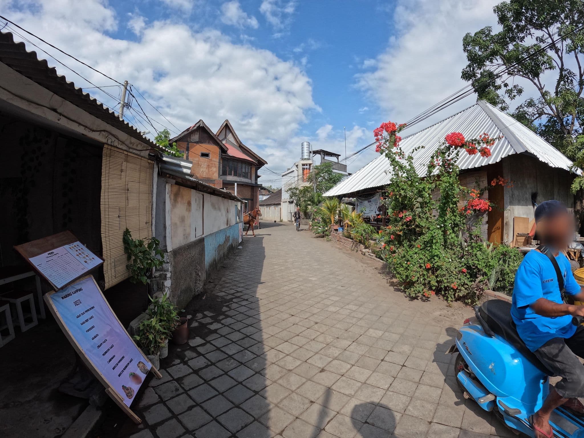 Street view near Mutiara Gili cottage, Gili Trawangan — © lucomsky (CC BY-SA · Mapillary)