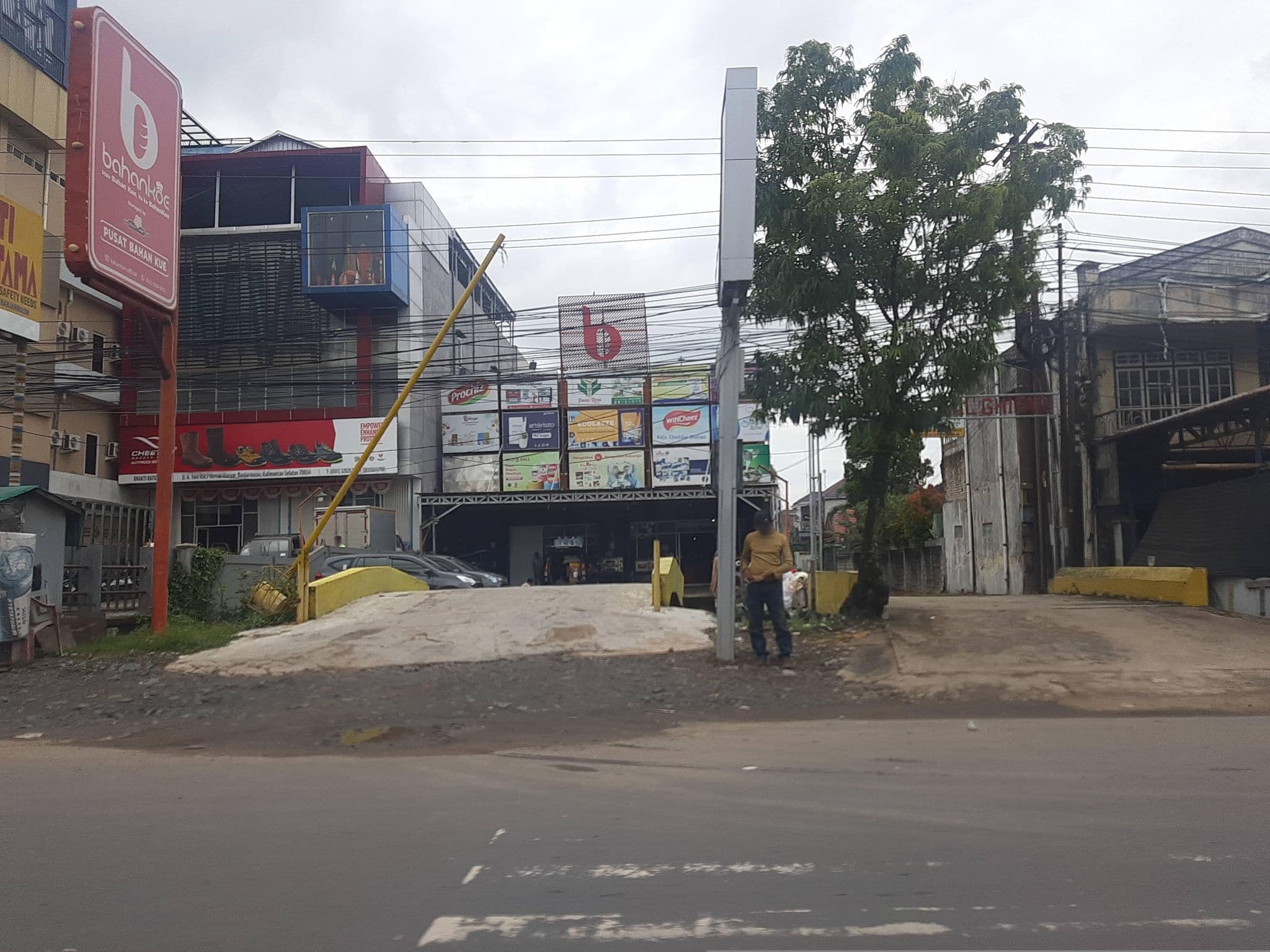 Street view near Wisma Bahagia Banjarmasin, Banjarmasin — © FenyMufyd (CC BY-SA · Mapillary)