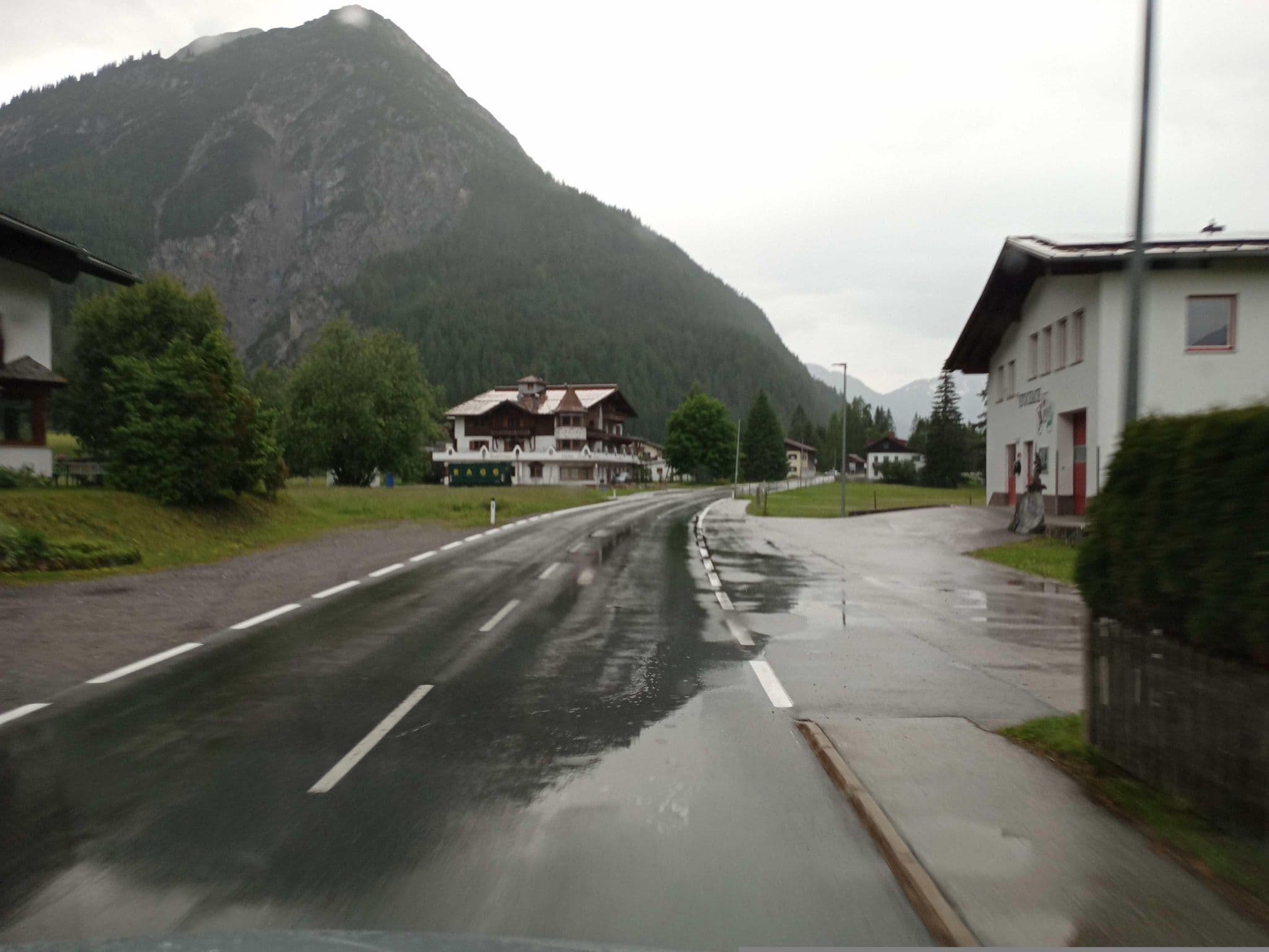 Street view near Hoamat´l, Pettneu