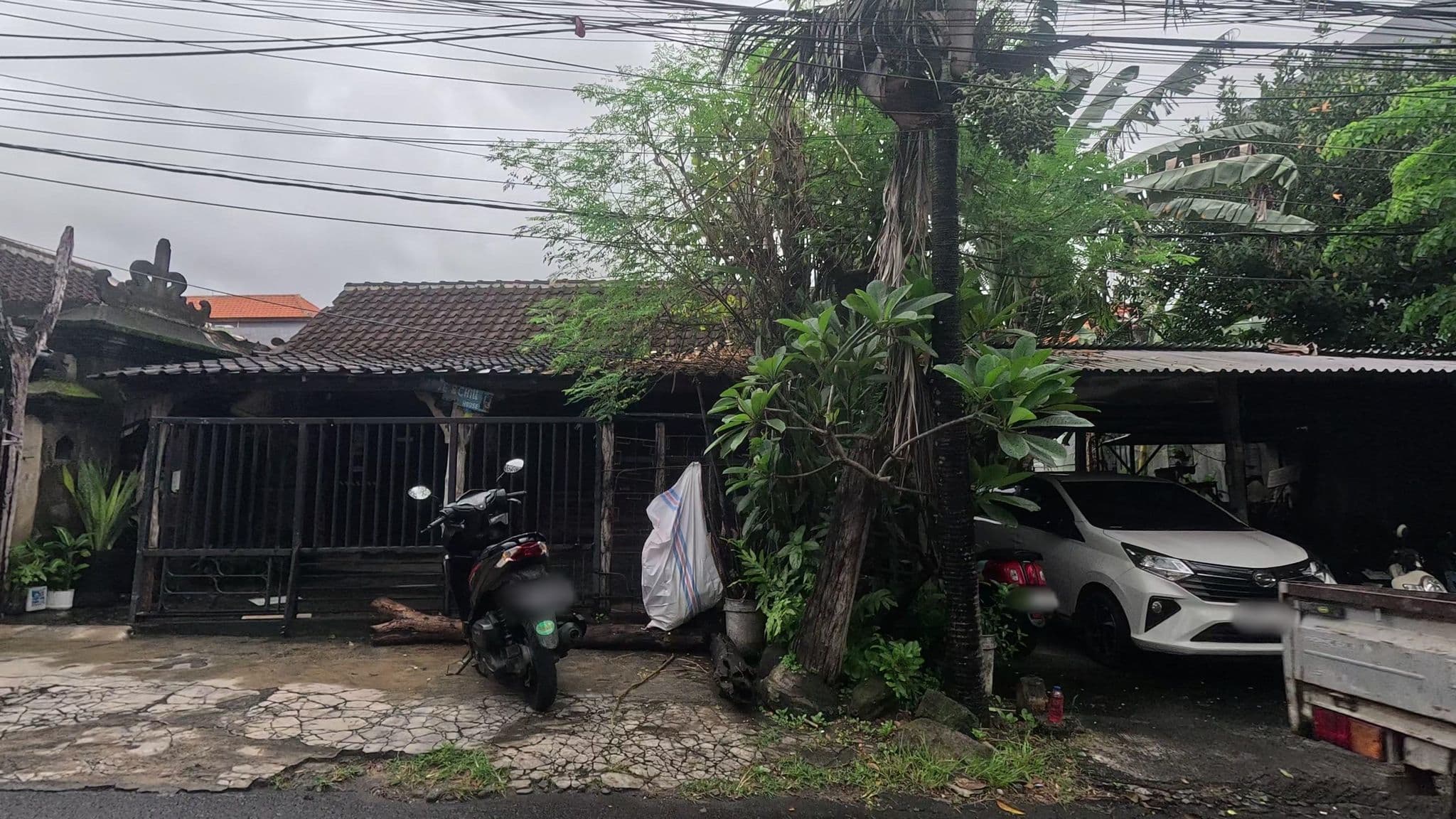 Street view near Wave Chill House, Dalung