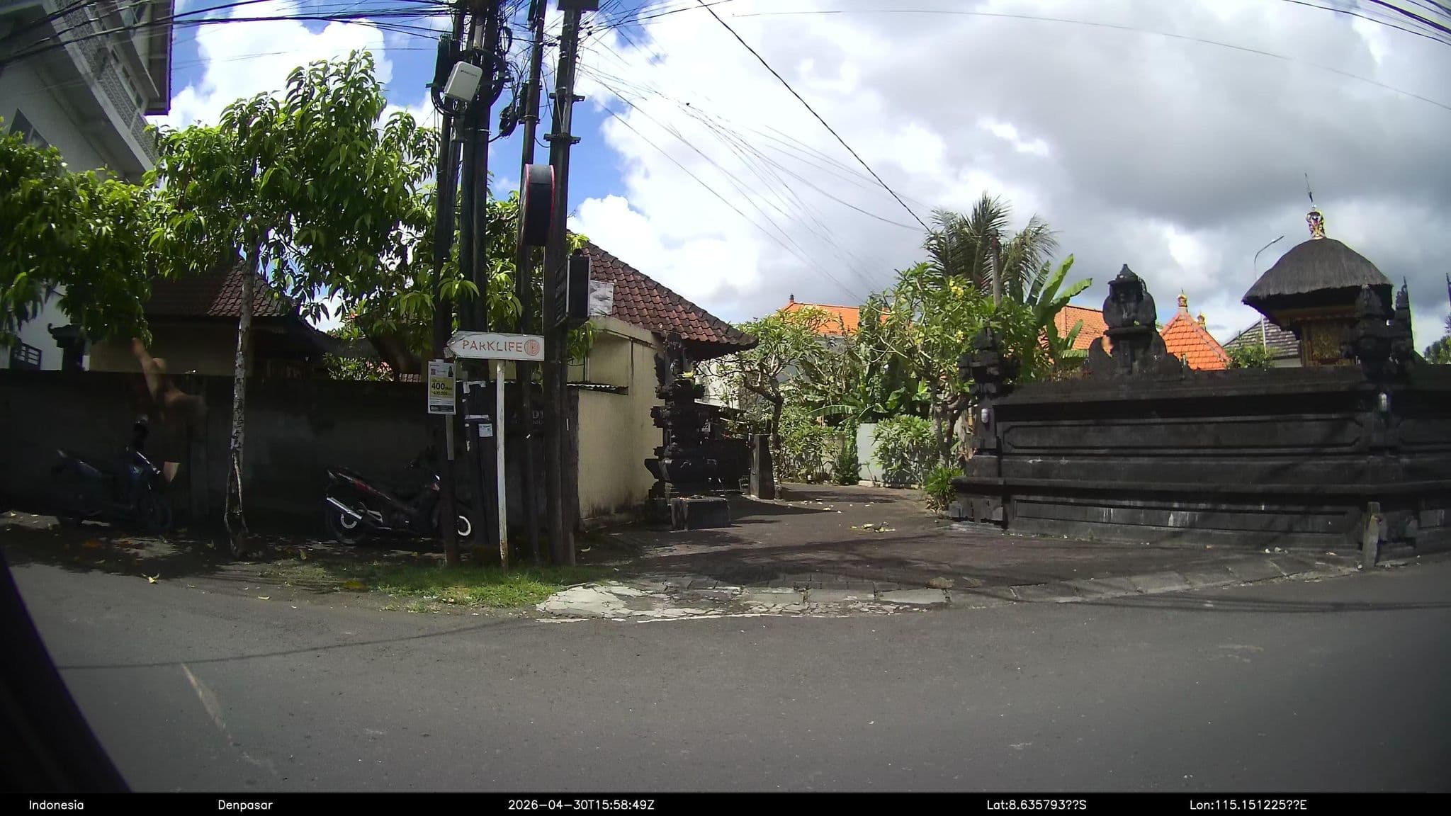 Street view near Andy Guest House, Dalung