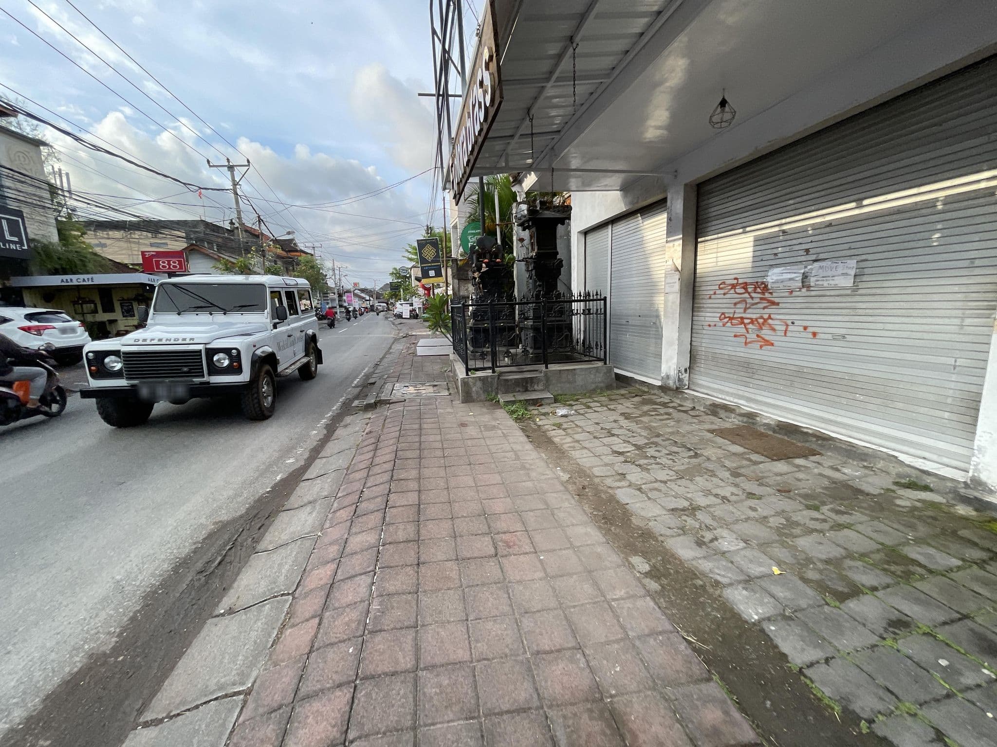 Street view near Signature Hotel, Legian