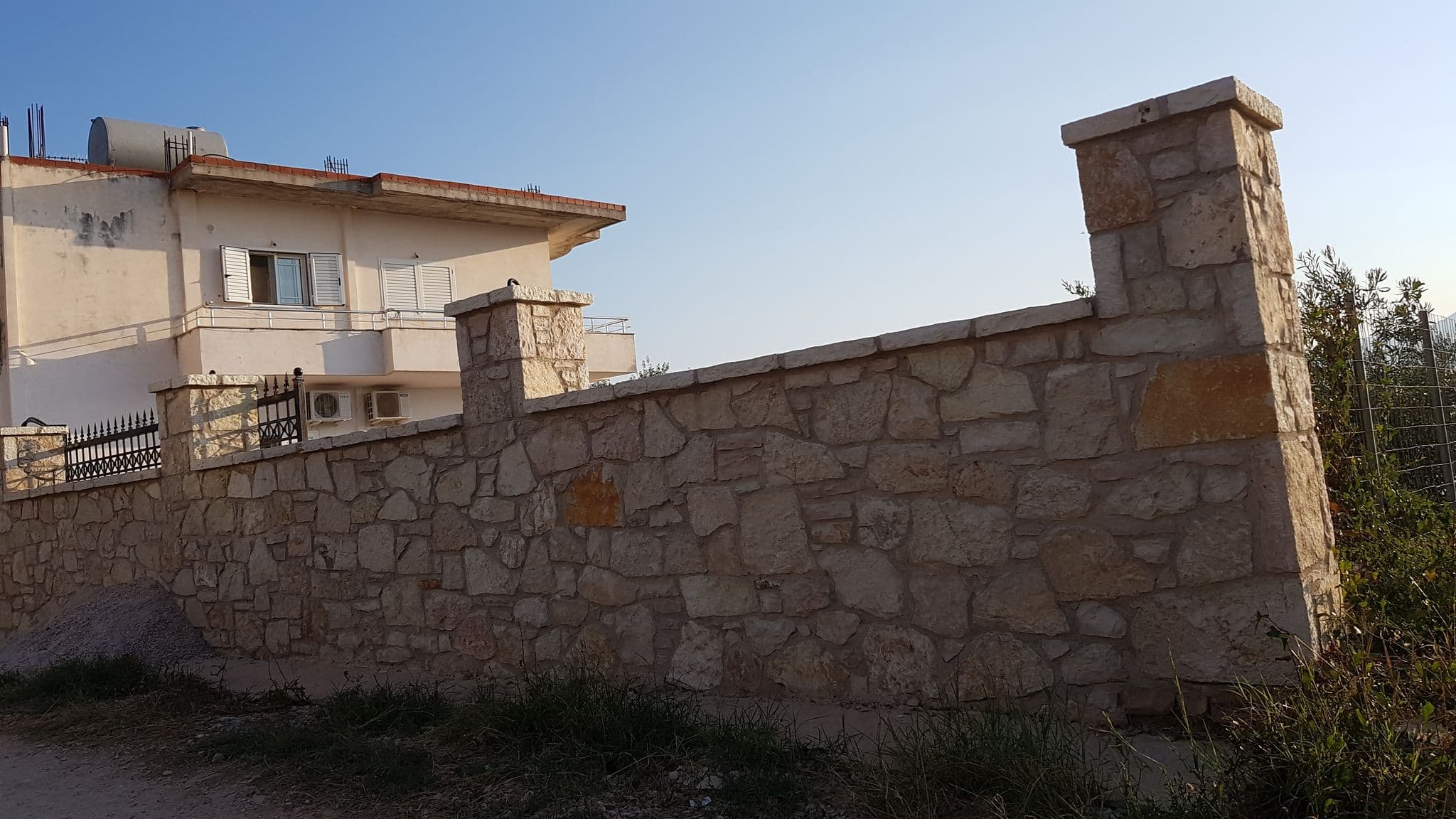 Street view near Rizarjo hotel, Ksamil — © ale_zena_it (CC BY-SA · Mapillary)