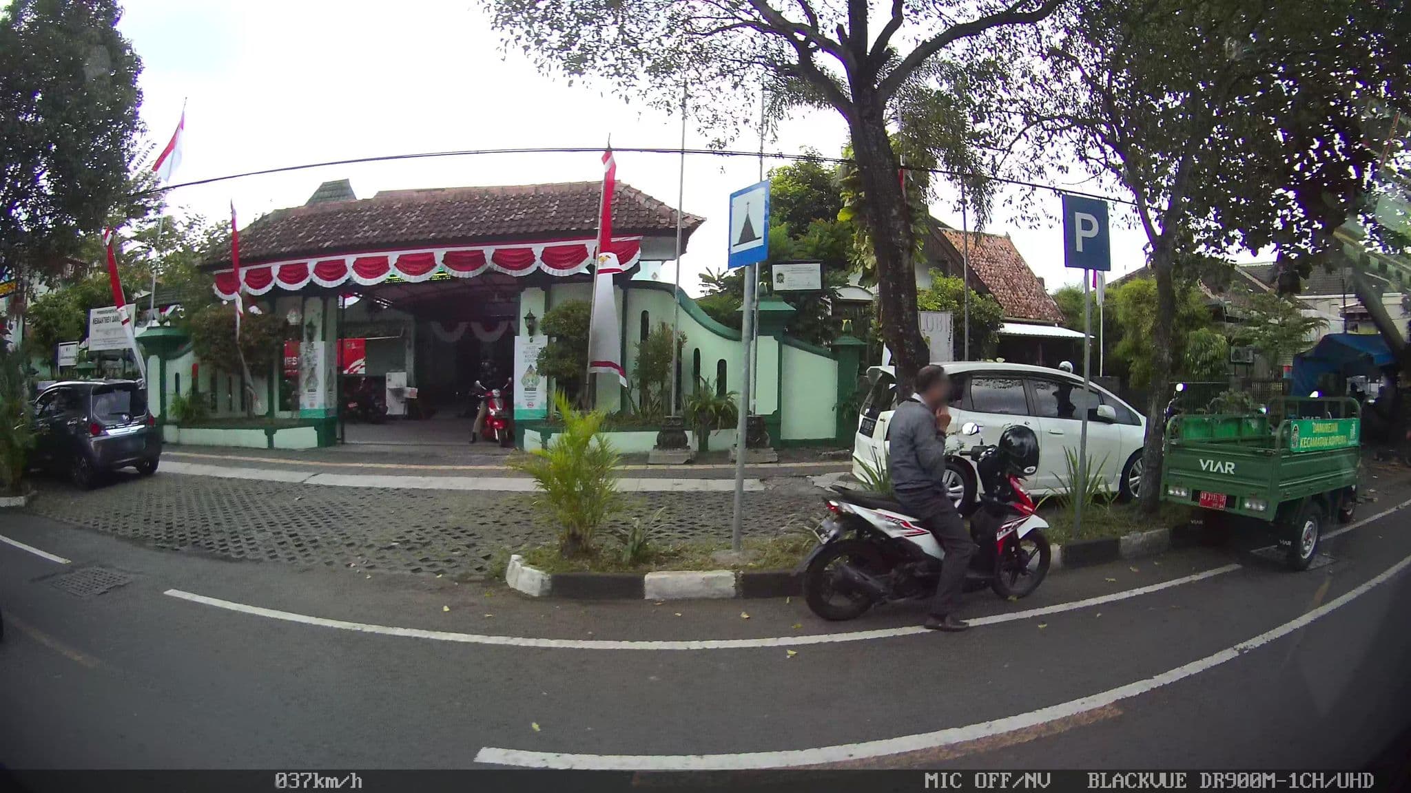Street view near Danurejan Guesthouse, Yogyakarta — © kaart_2 (CC BY-SA · Mapillary)
