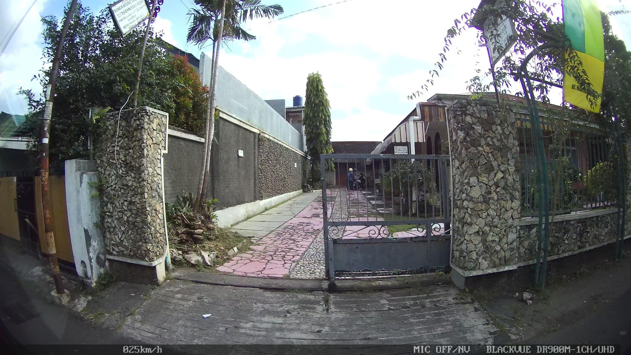 Street view near Maharani Guest House, Yogyakarta — © kaart_1 (CC BY-SA · Mapillary)
