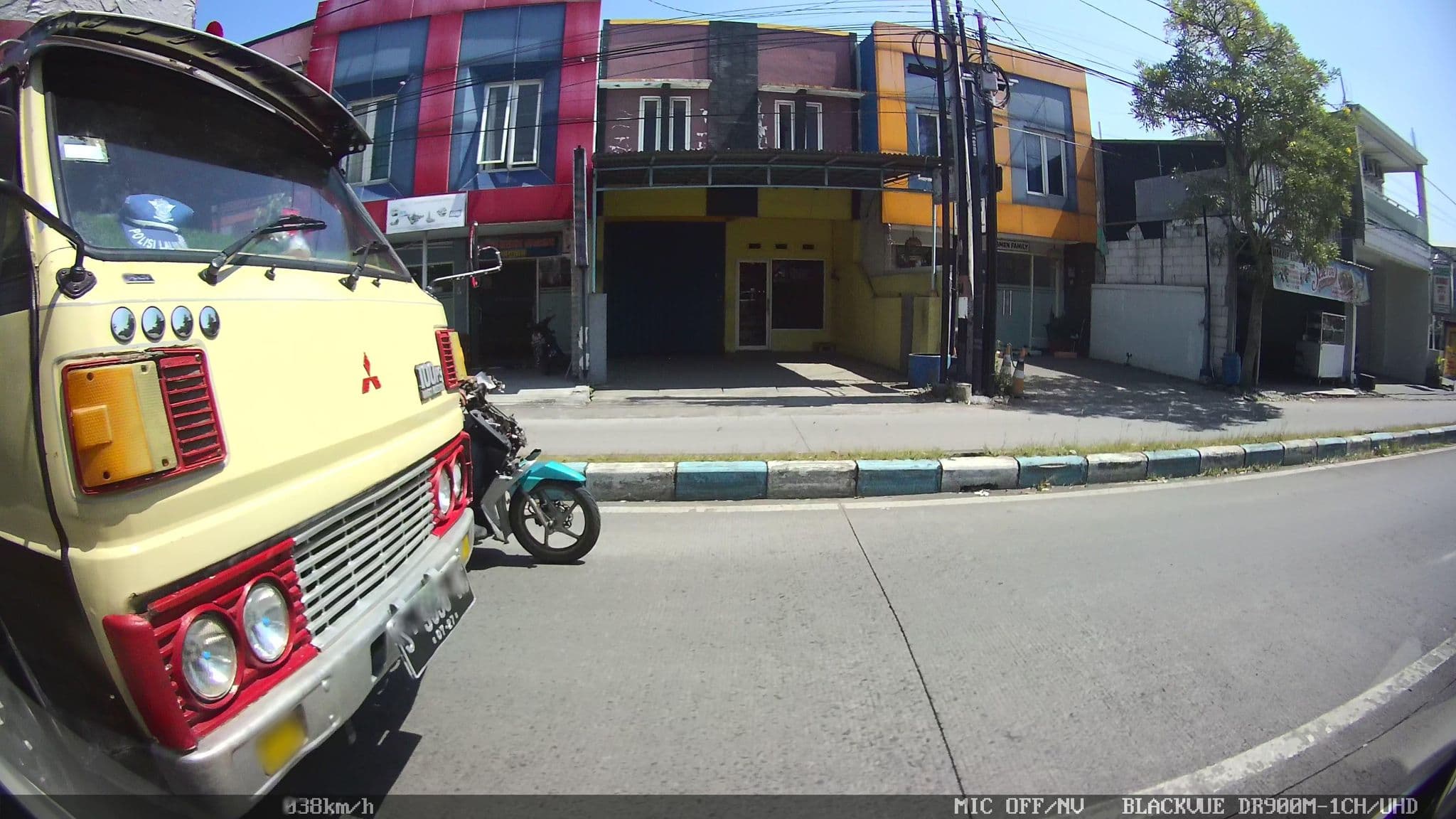 Street view near Losmen Buwono City 2, Gedangan — © kaart_2 (CC BY-SA · Mapillary)